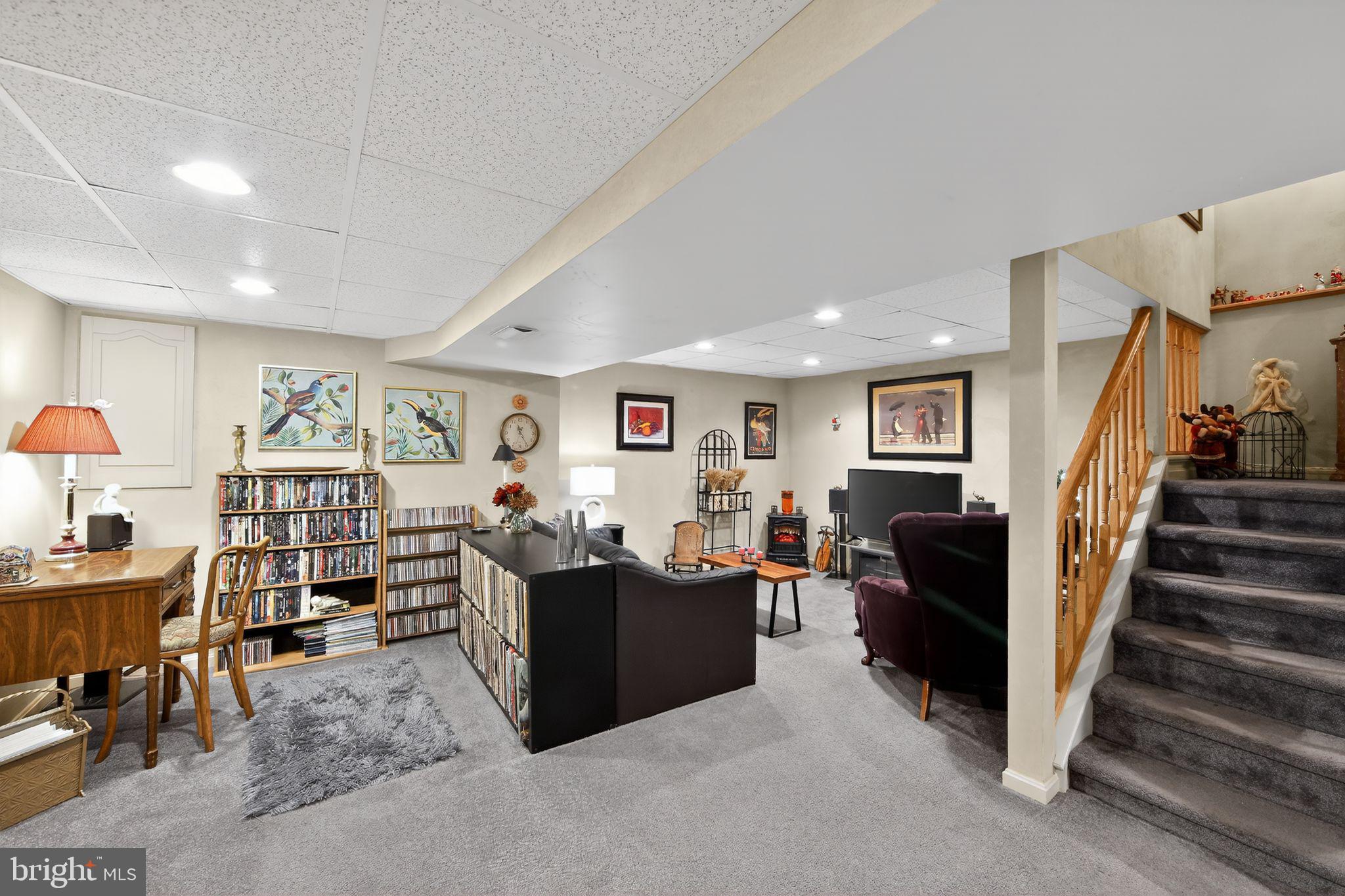 COURT AT JAMESTOWNE - Residential