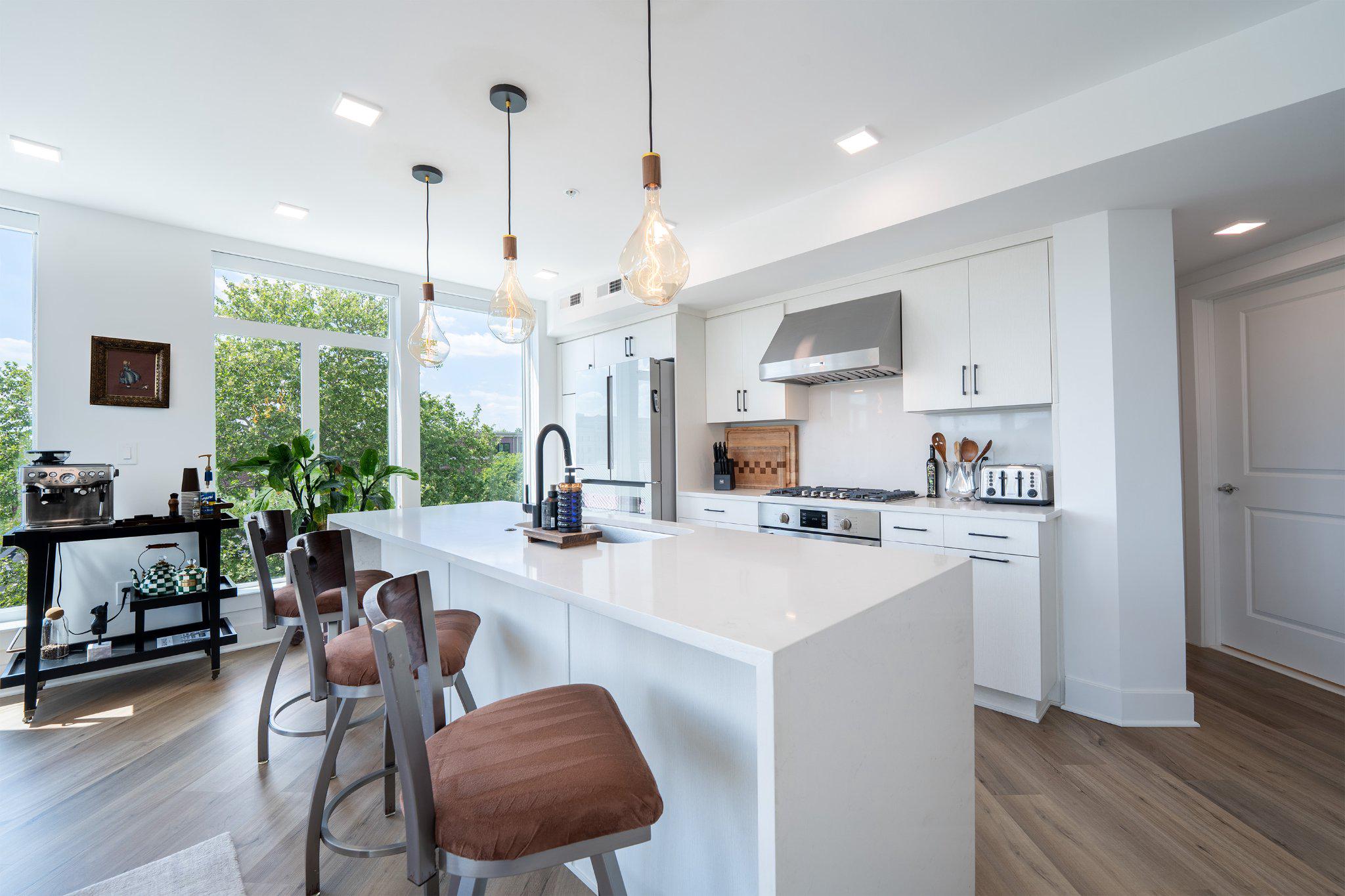 701 N HENRY STREET 400