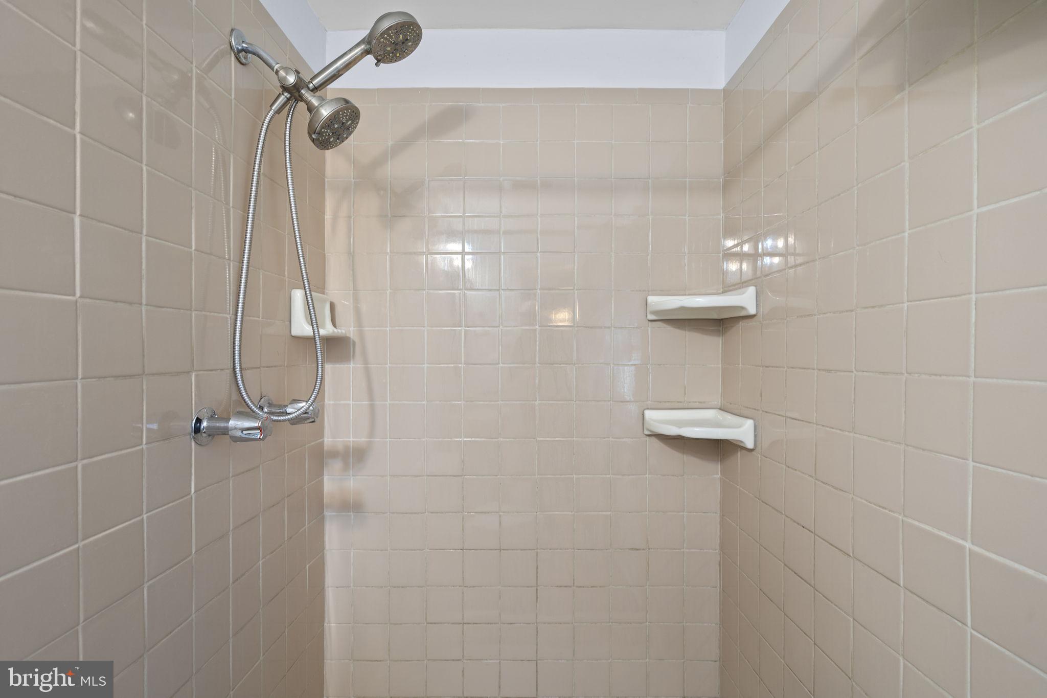 HIDDENBROOK - Residential