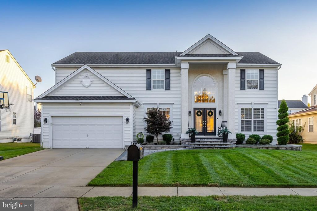 Photo of 114 Saratoga Ln, SWEDESBORO, NJ 08085 (MLS # NJGL2062618)