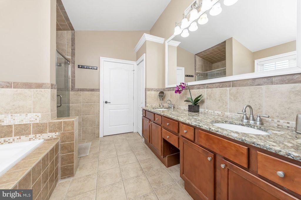 Photo of 114 Saratoga Ln, SWEDESBORO, NJ 08085 (MLS # NJGL2062618)