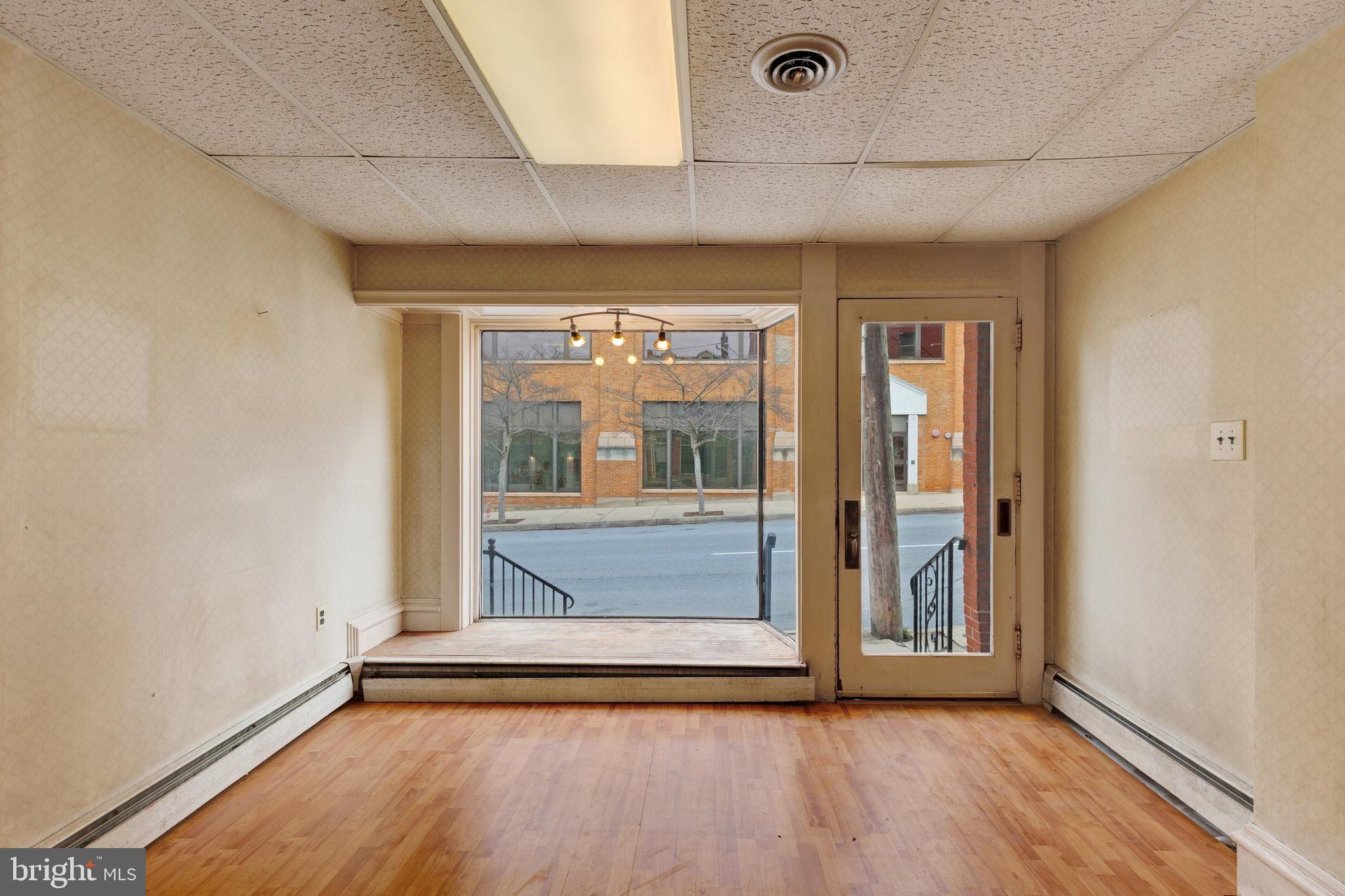 112 W CHESTNUT STREET
