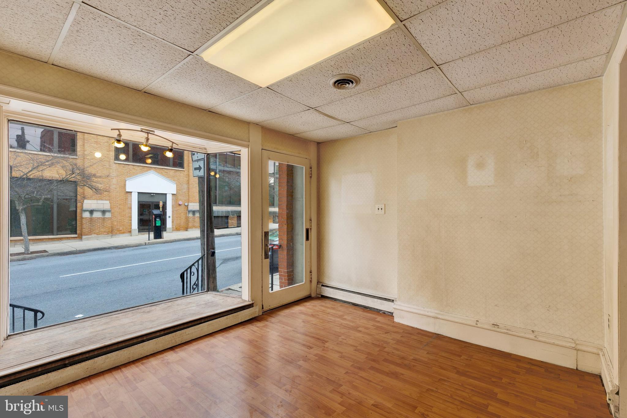 112 W CHESTNUT STREET