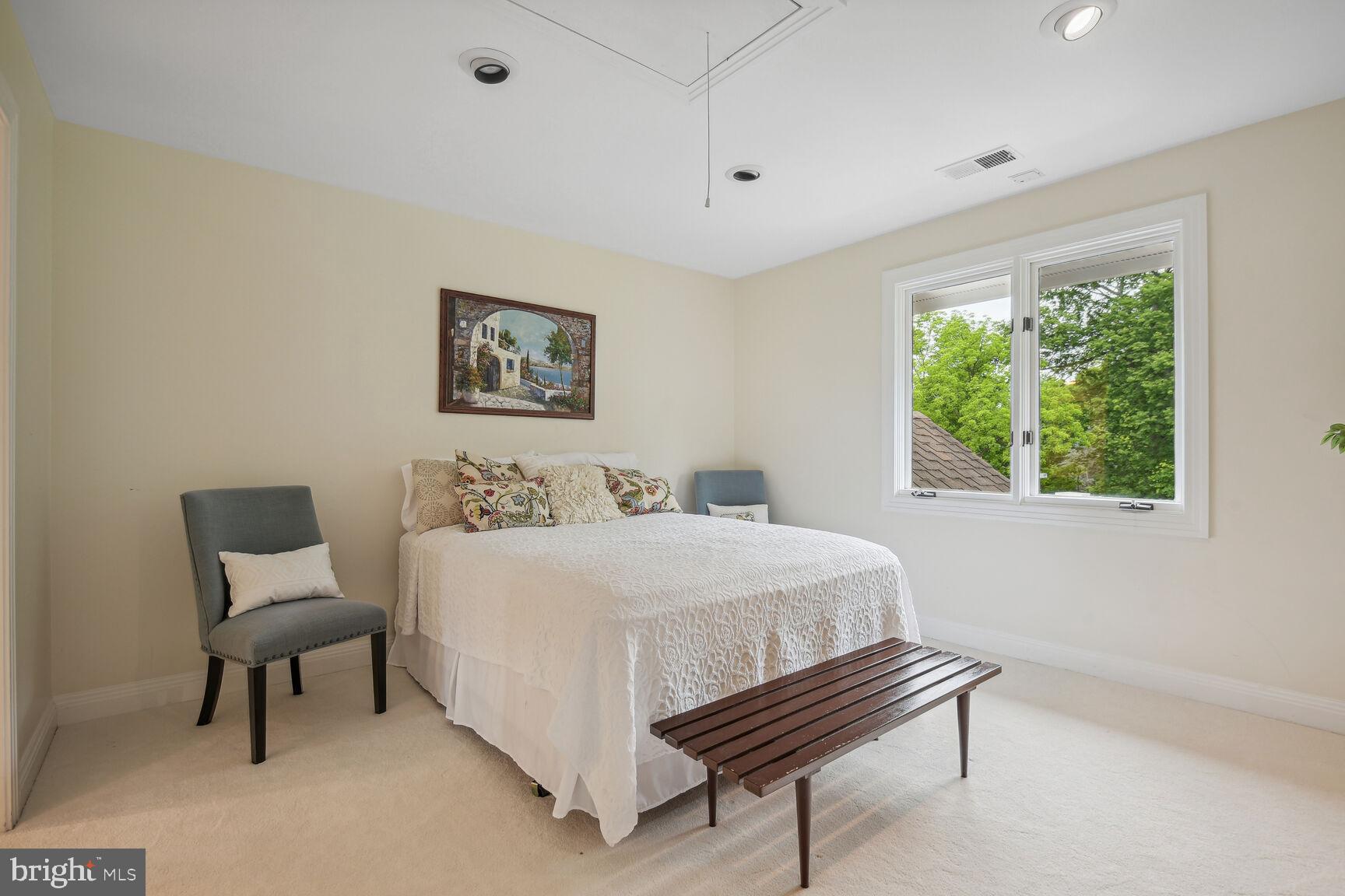 FALCONHURST - Residential