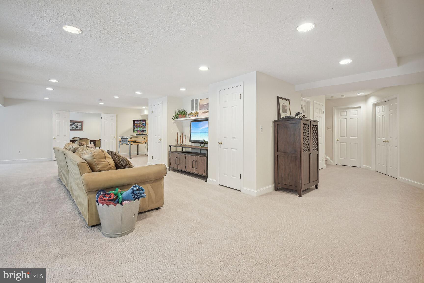 FALCONHURST - Residential