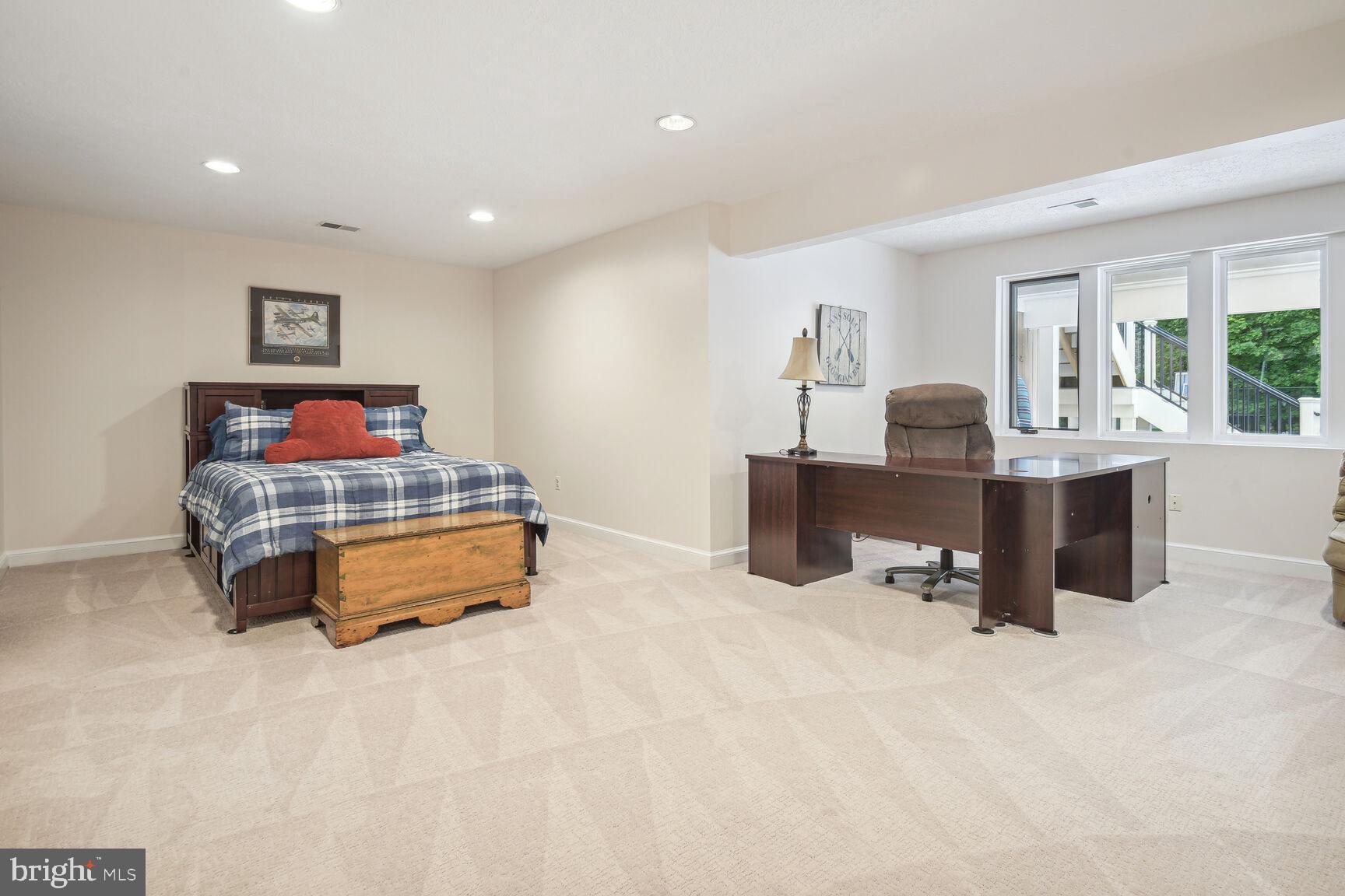 FALCONHURST - Residential