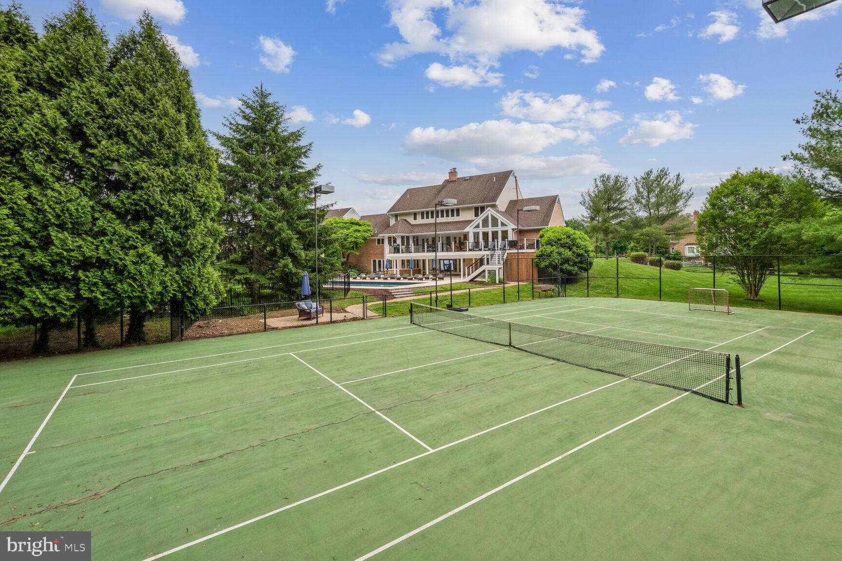 FALCONHURST - Residential