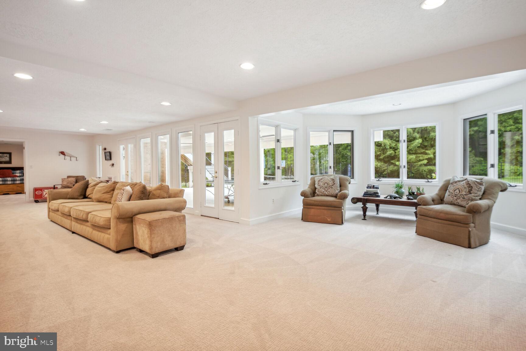 FALCONHURST - Residential