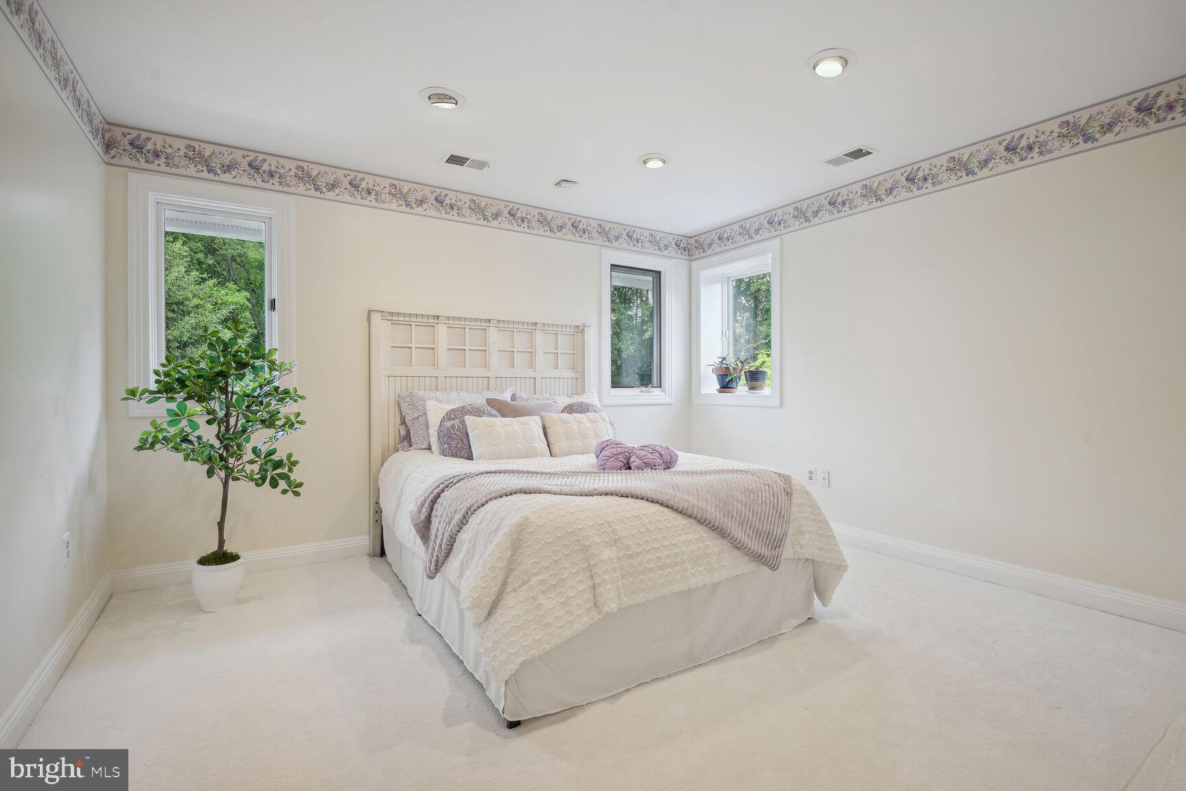 FALCONHURST - Residential