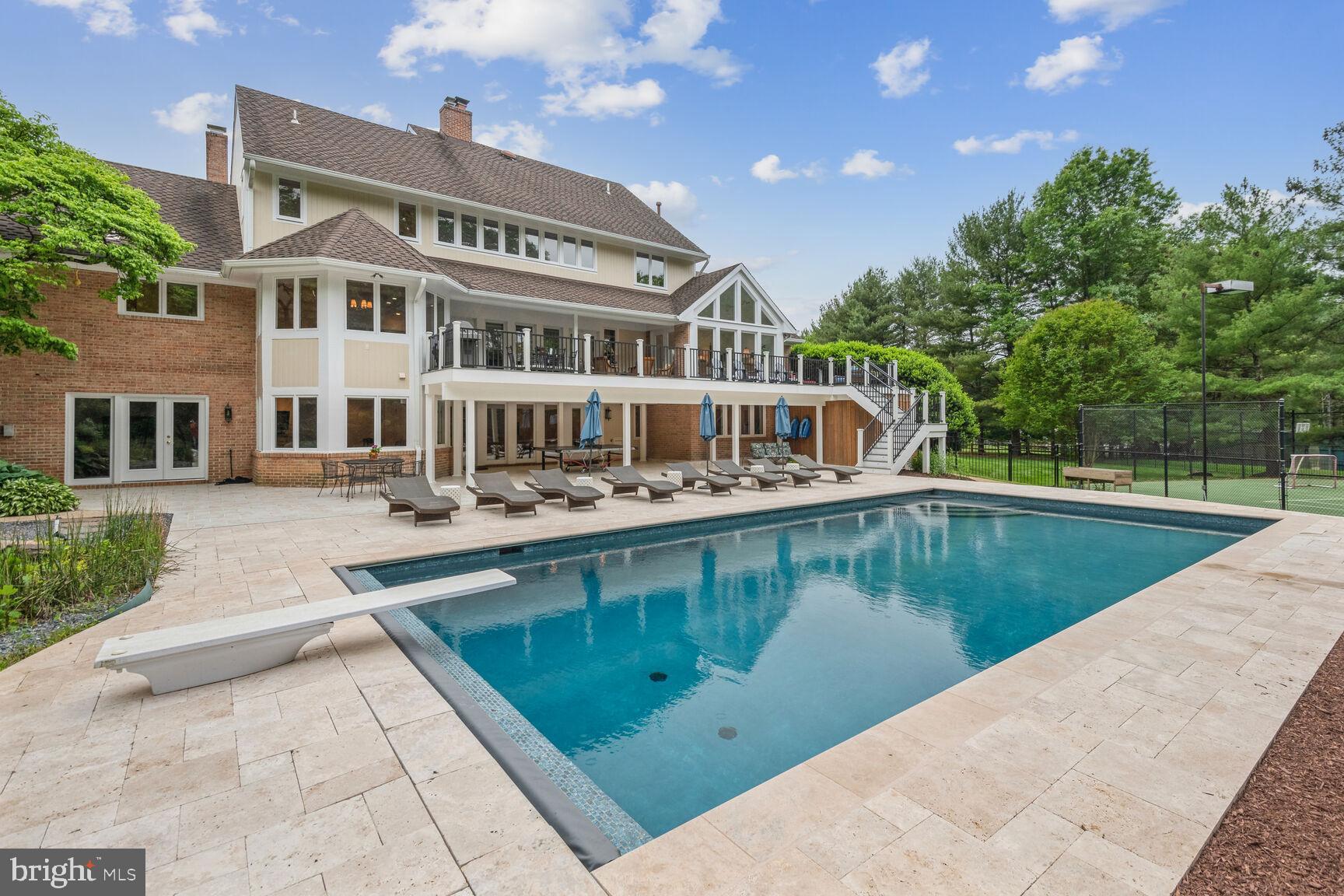 FALCONHURST - Residential