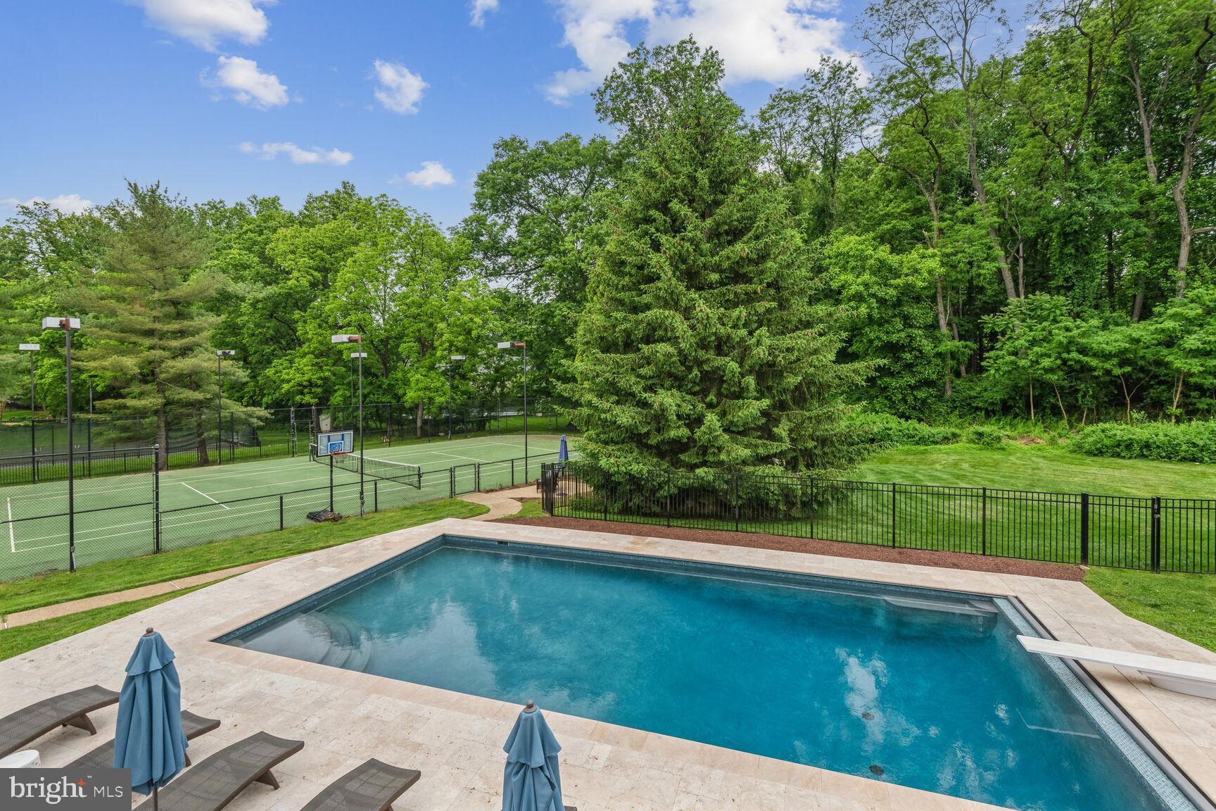 FALCONHURST - Residential