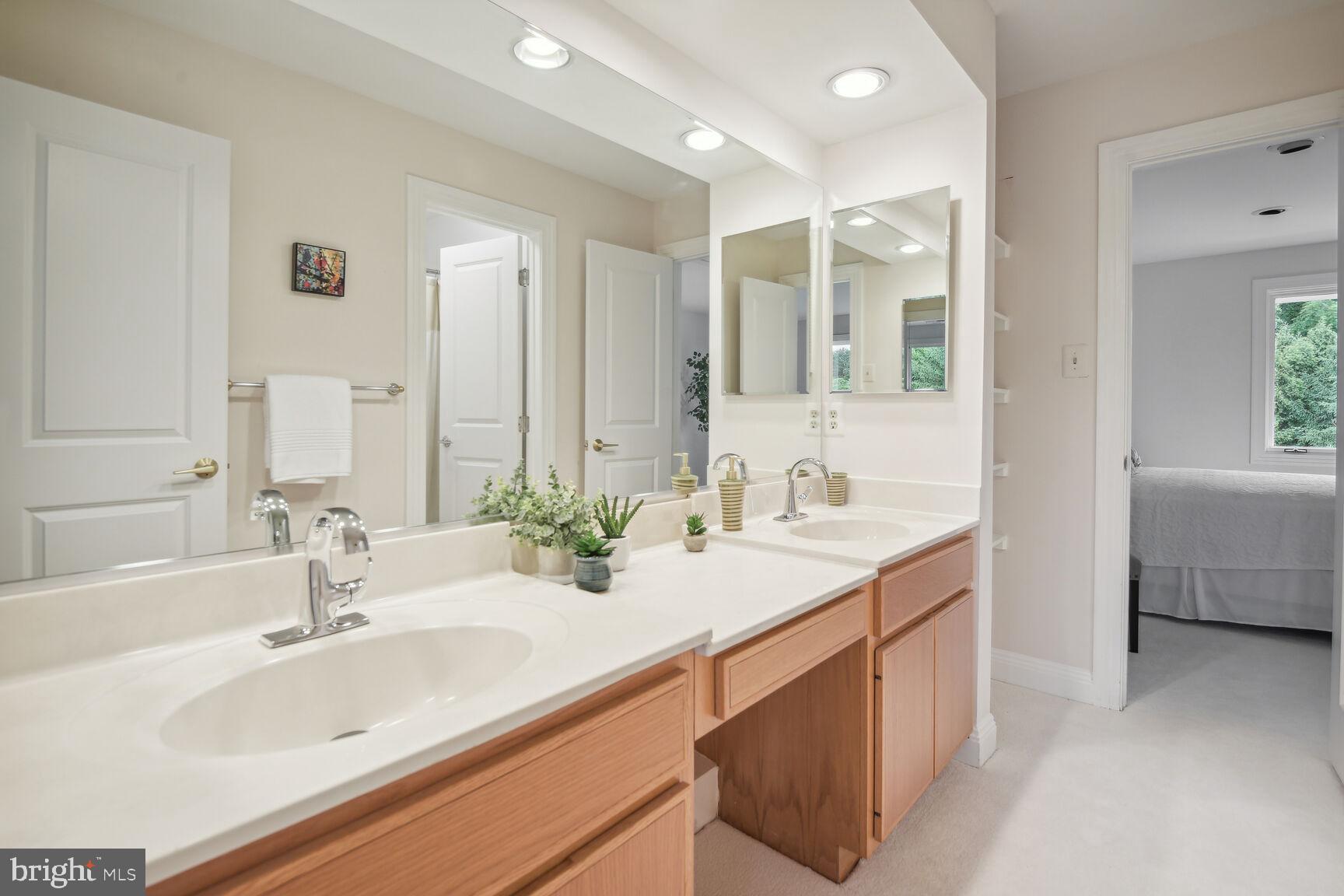 FALCONHURST - Residential