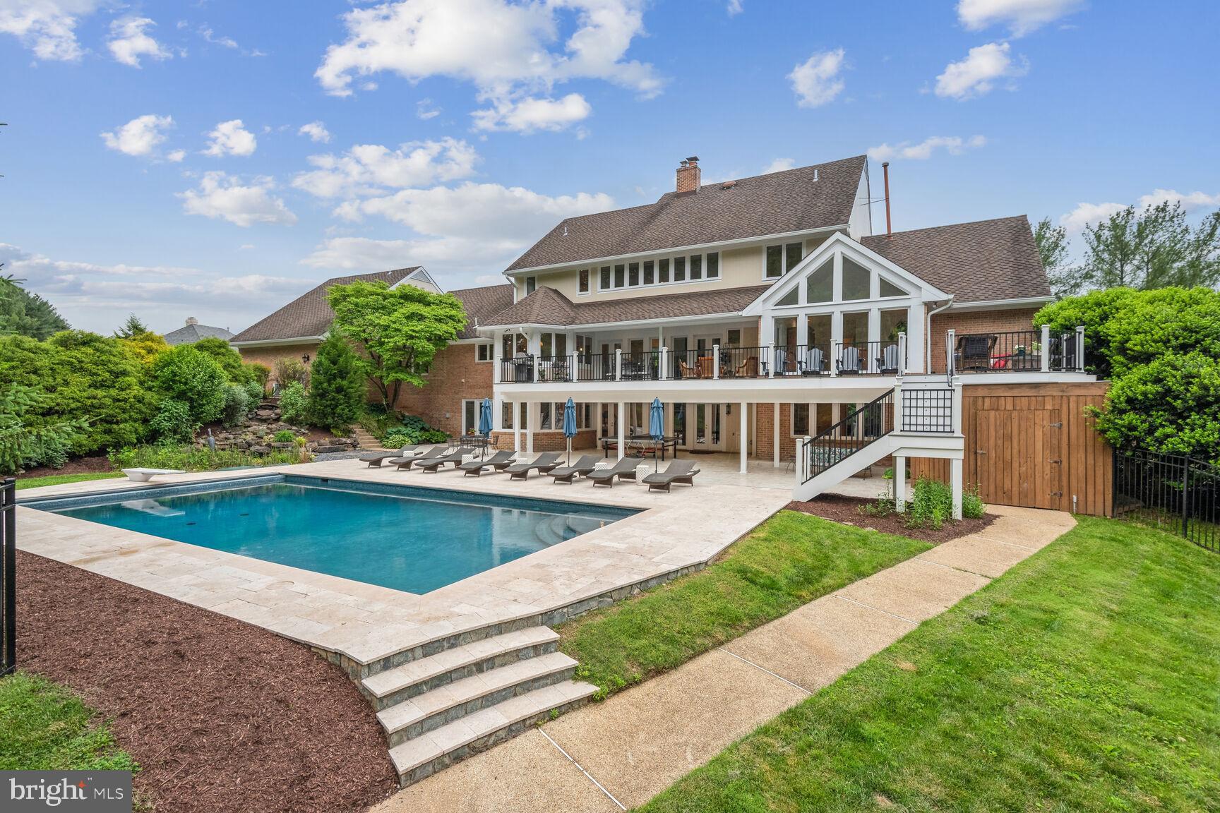 FALCONHURST - Residential