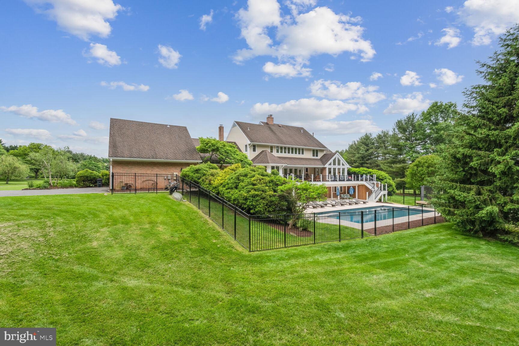 FALCONHURST - Residential