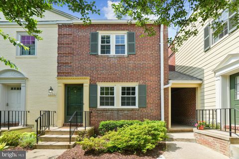 Townhouse For Rent - 4934 Bradley Boulevard #244<br/> CHEVY CHASE, MD 20815