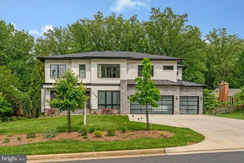 1564 Forest Villa Lane, McLean, VA 22101 - #: VAFX2240780