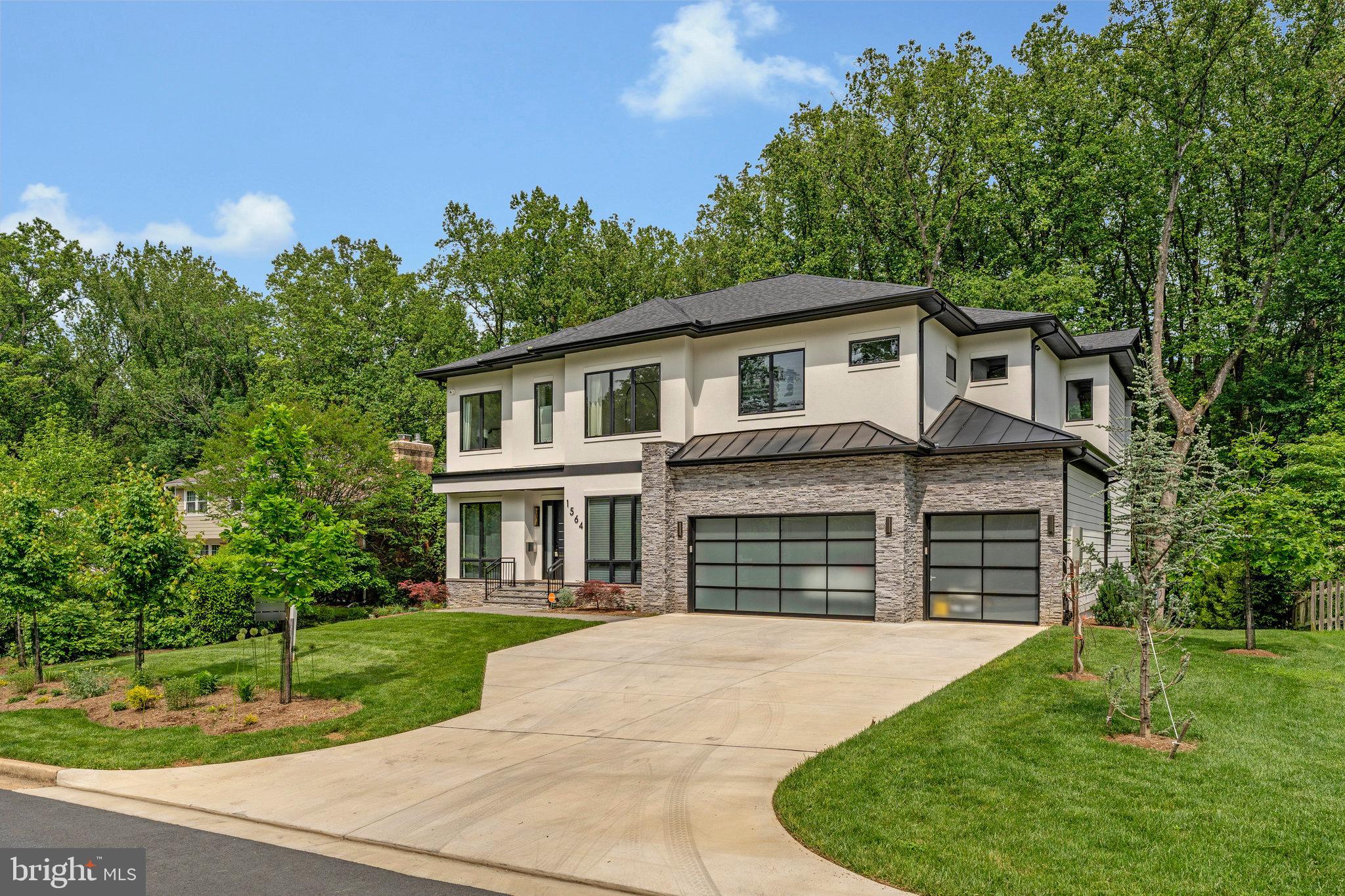 1564 FOREST VILLA LANE