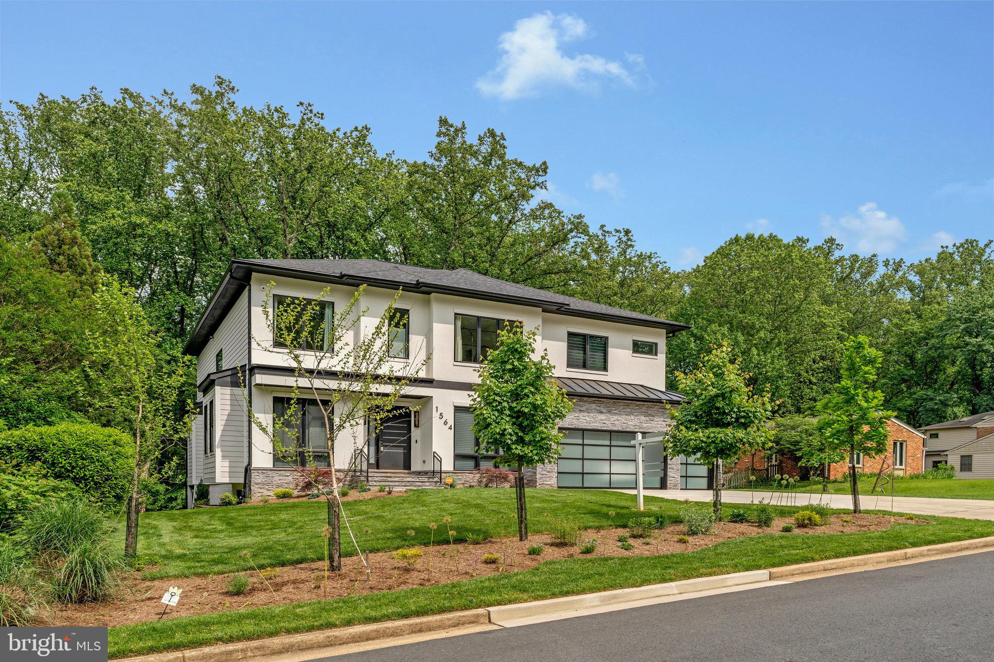 1564 FOREST VILLA LANE