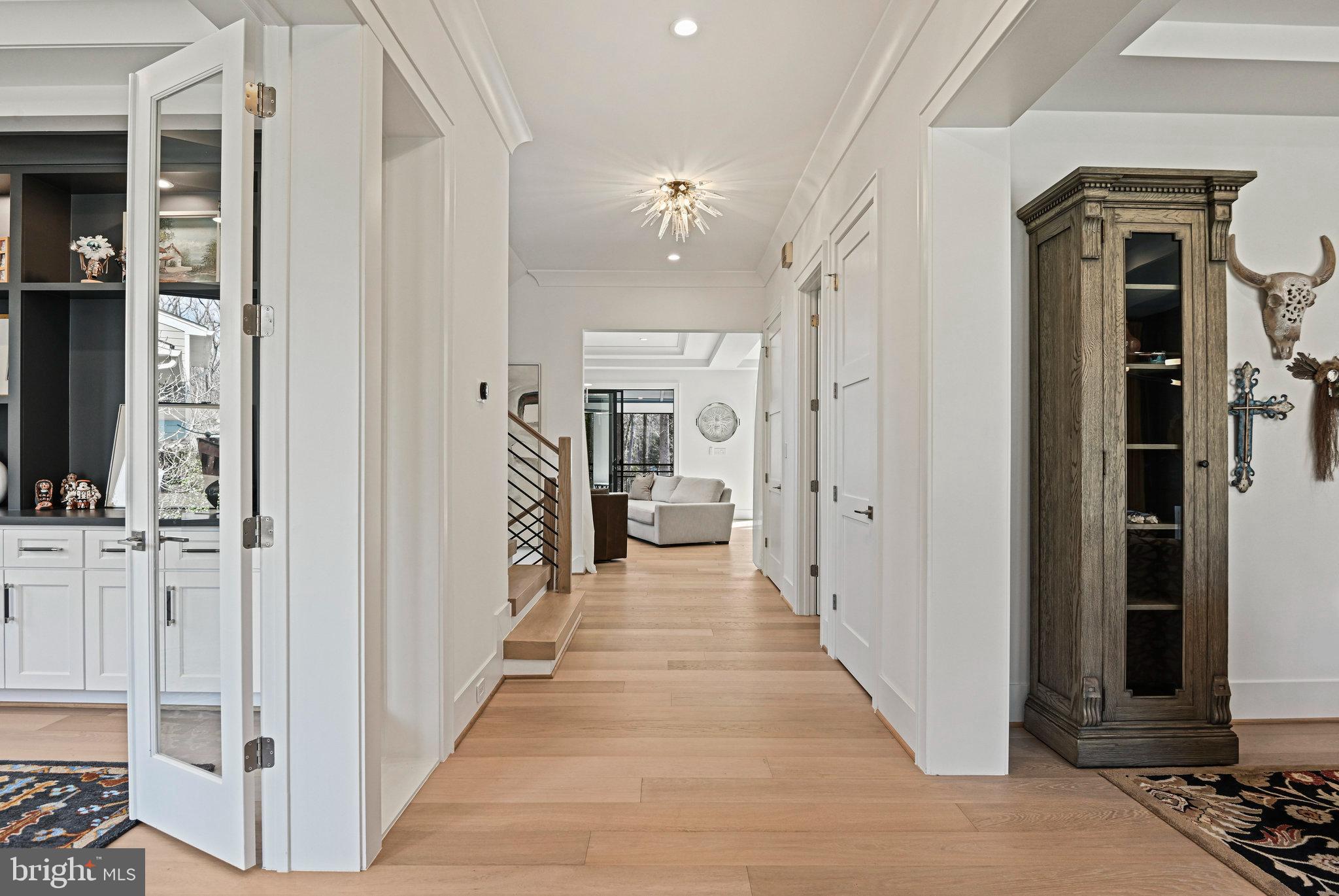 1564 FOREST VILLA LANE