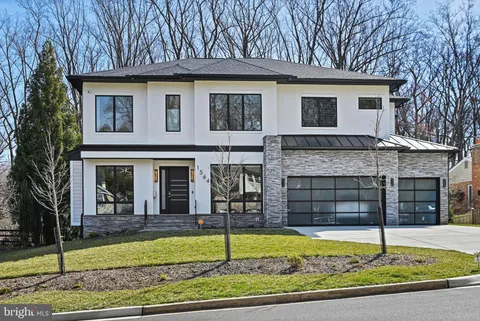 1564 Forest Villa Lane, McLean, VA MLS: VAFX2240780