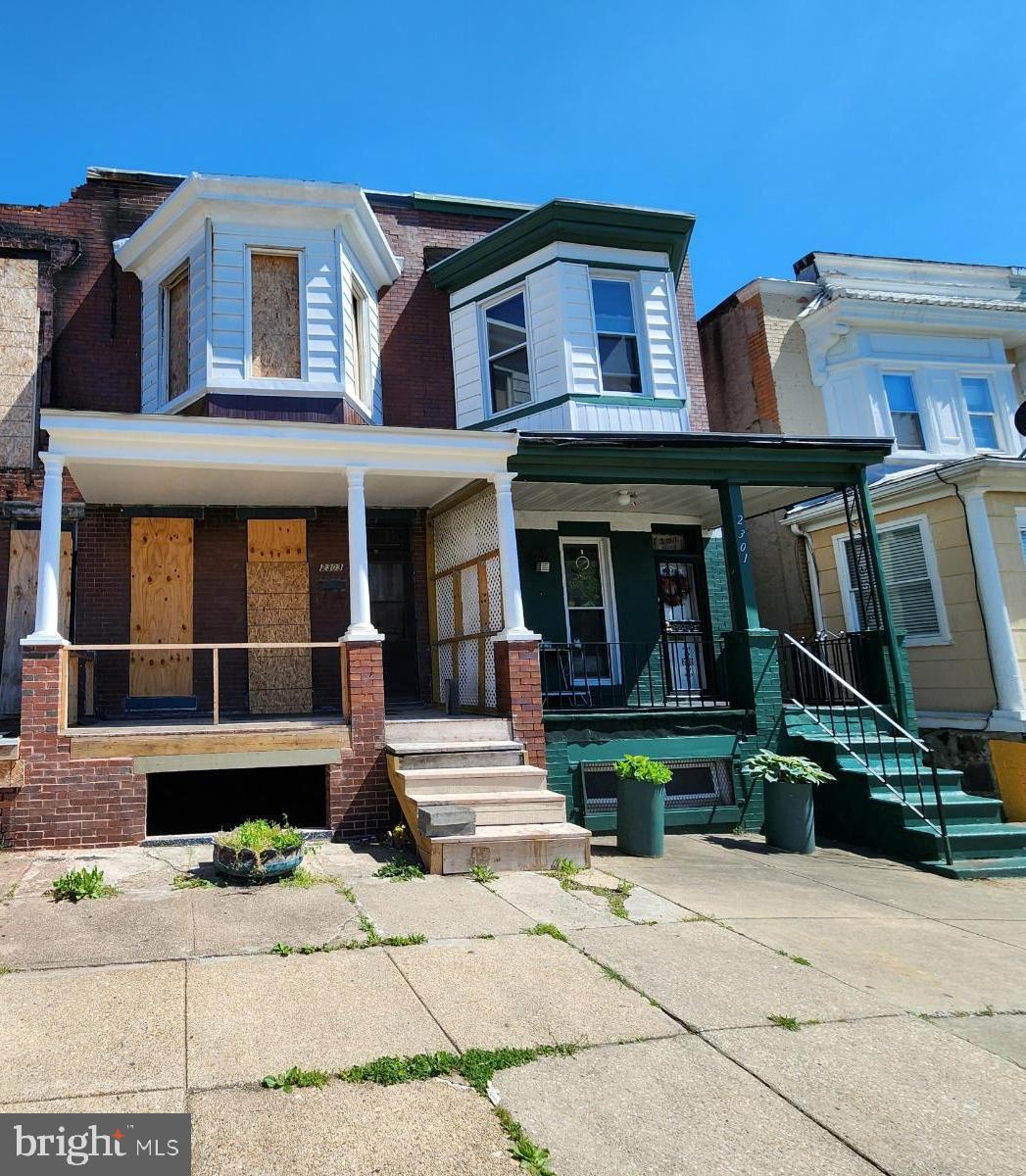 Large light filled investment property cleaned out and ready for rehab.It has Exposed brick, tall ceilings in basement as well as a nice sized backyard. Groundrent will not be redeemed by the Seller. Seller is an Contractor.