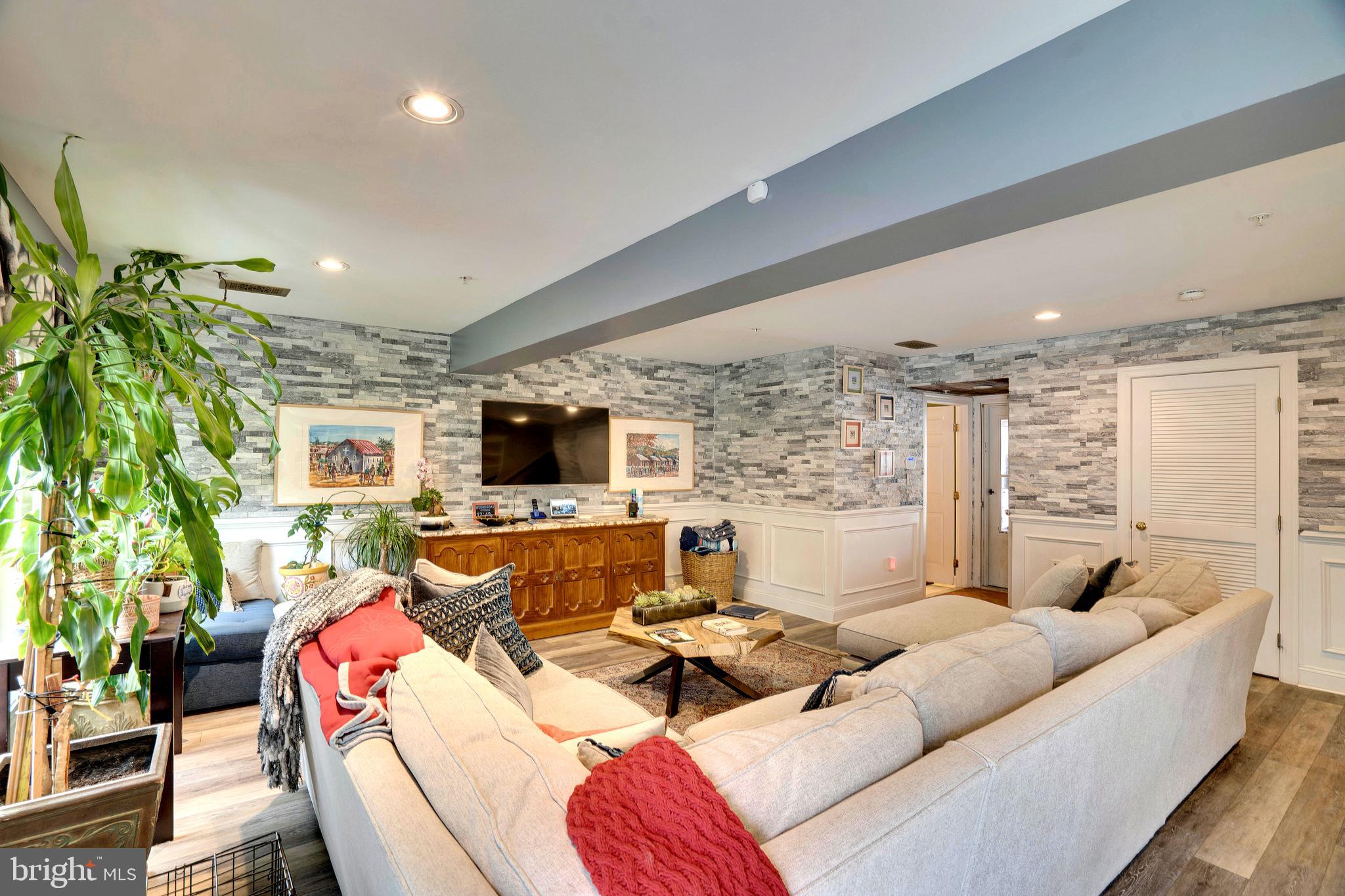 OAK CREEK CLUB - Residential