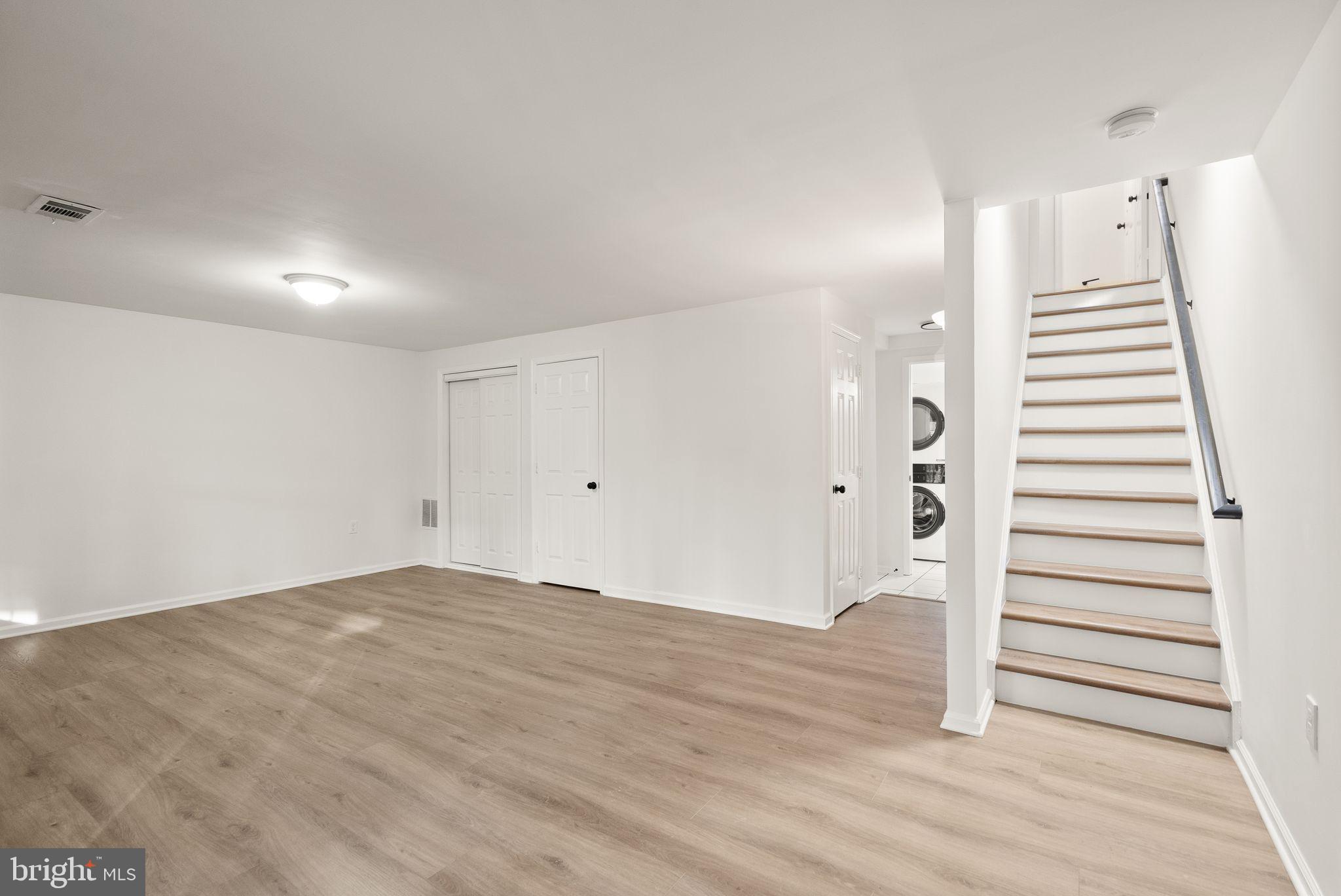 OAKTON MAINS - Residential