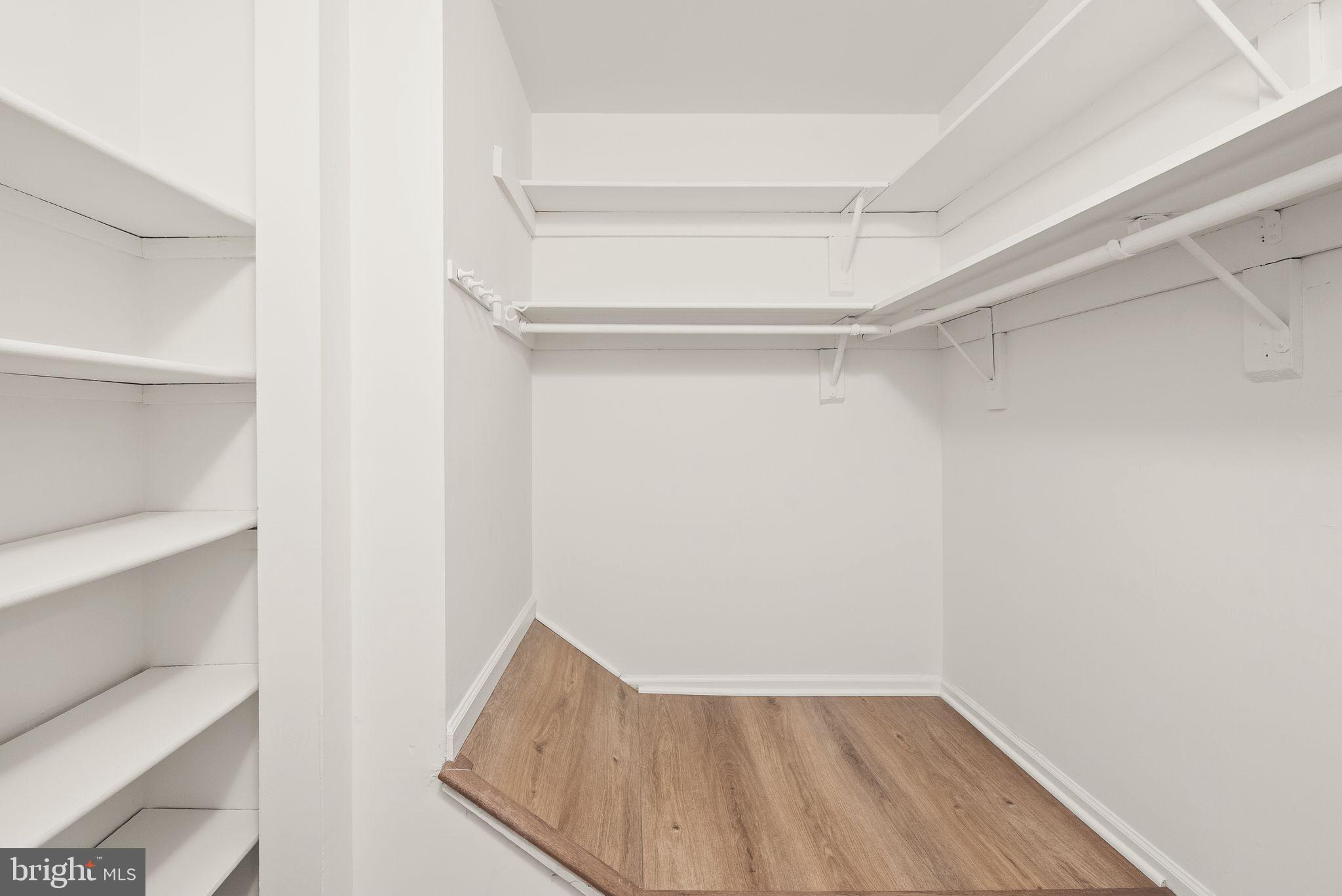 OAKTON MAINS - Residential