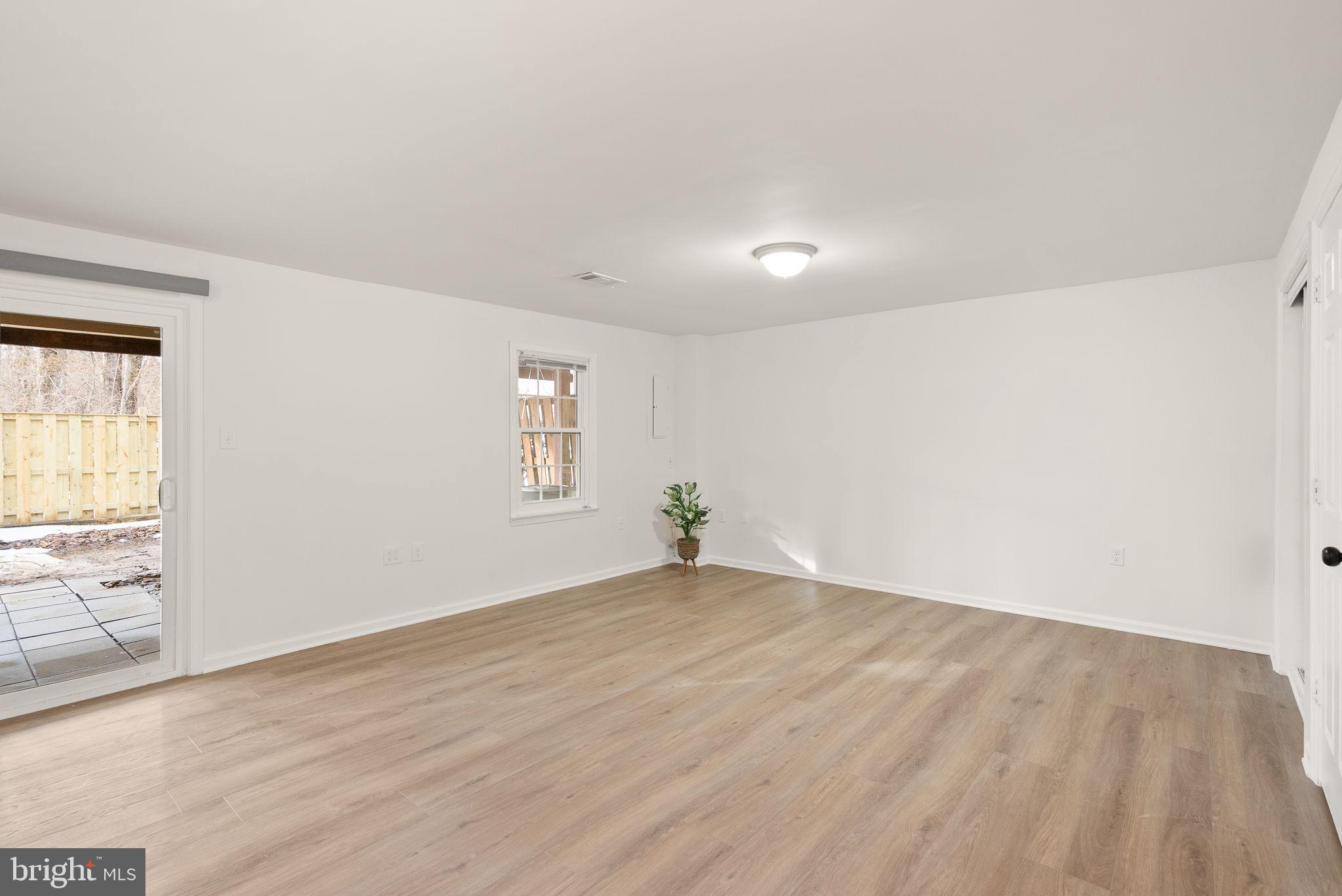 OAKTON MAINS - Residential