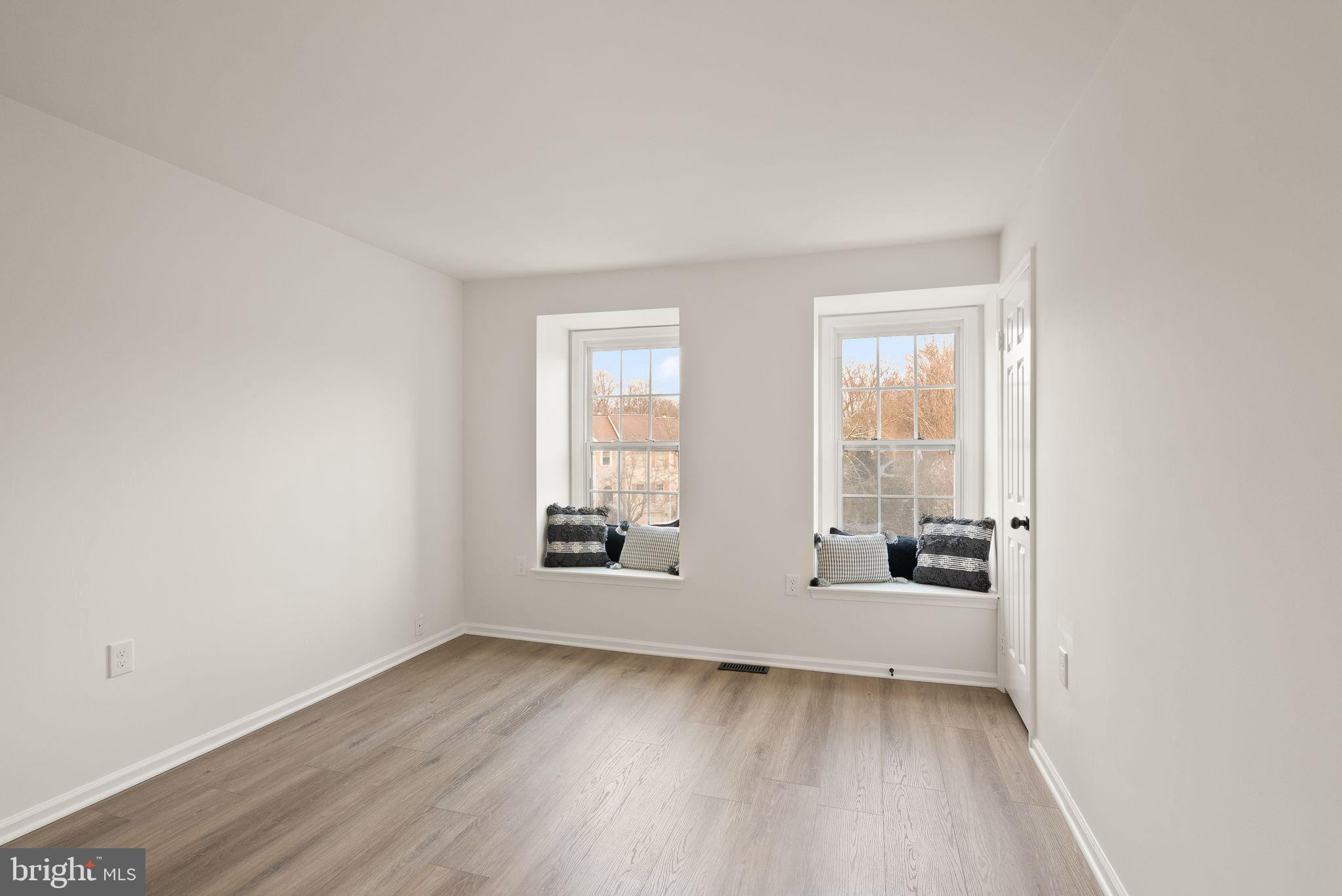 OAKTON MAINS - Residential