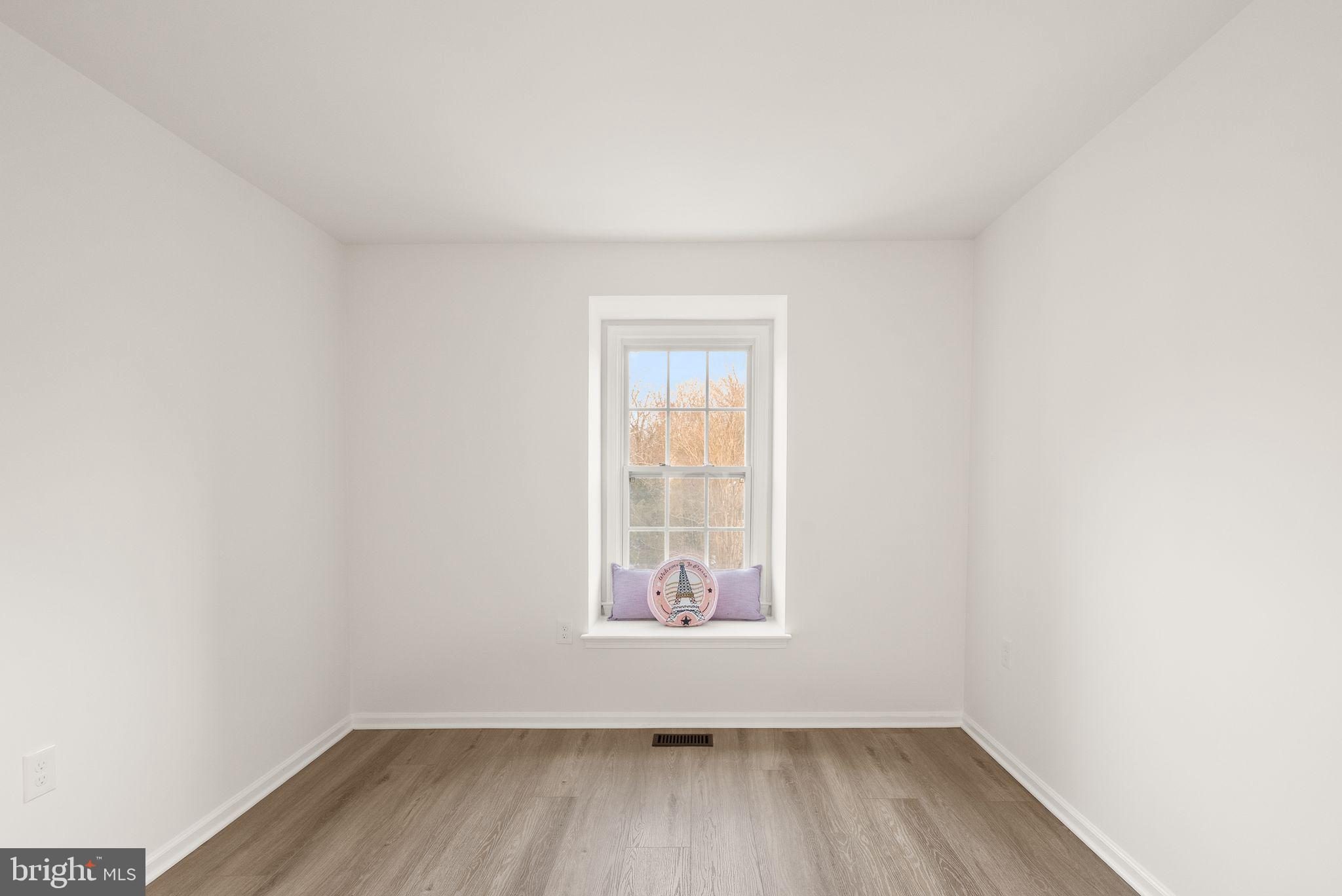 OAKTON MAINS - Residential