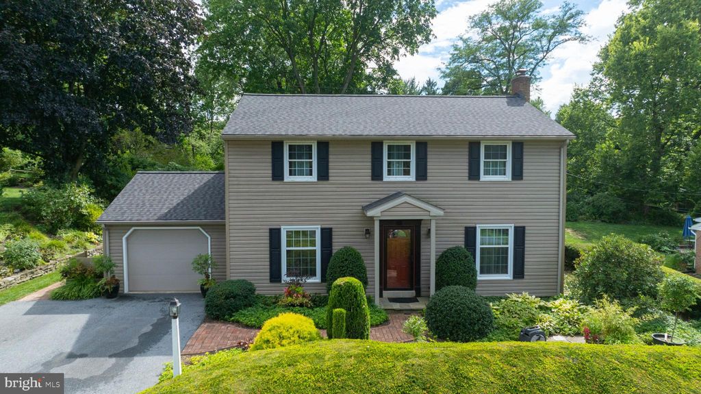 Photo of 1522 Springside Drive, Lancaster, PA 17603 (MLS # PALA2055786)
