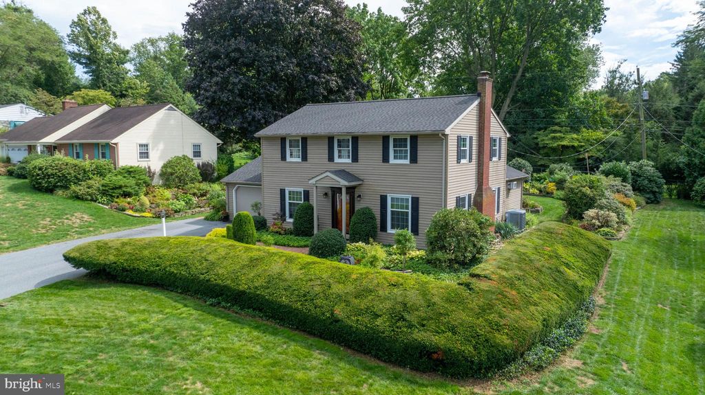 Photo of 1522 Springside Drive, Lancaster, PA 17603 (MLS # PALA2055786)