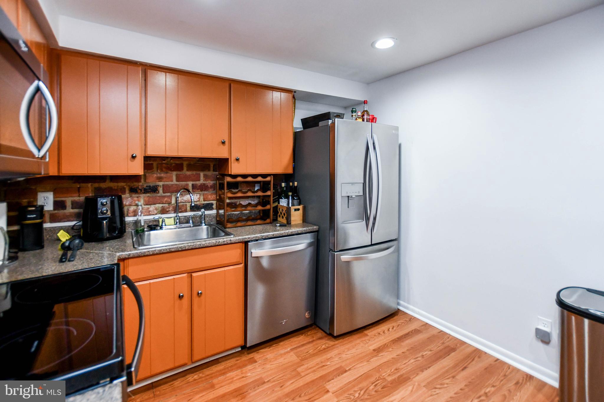 GLEN ORA - Residential Lease