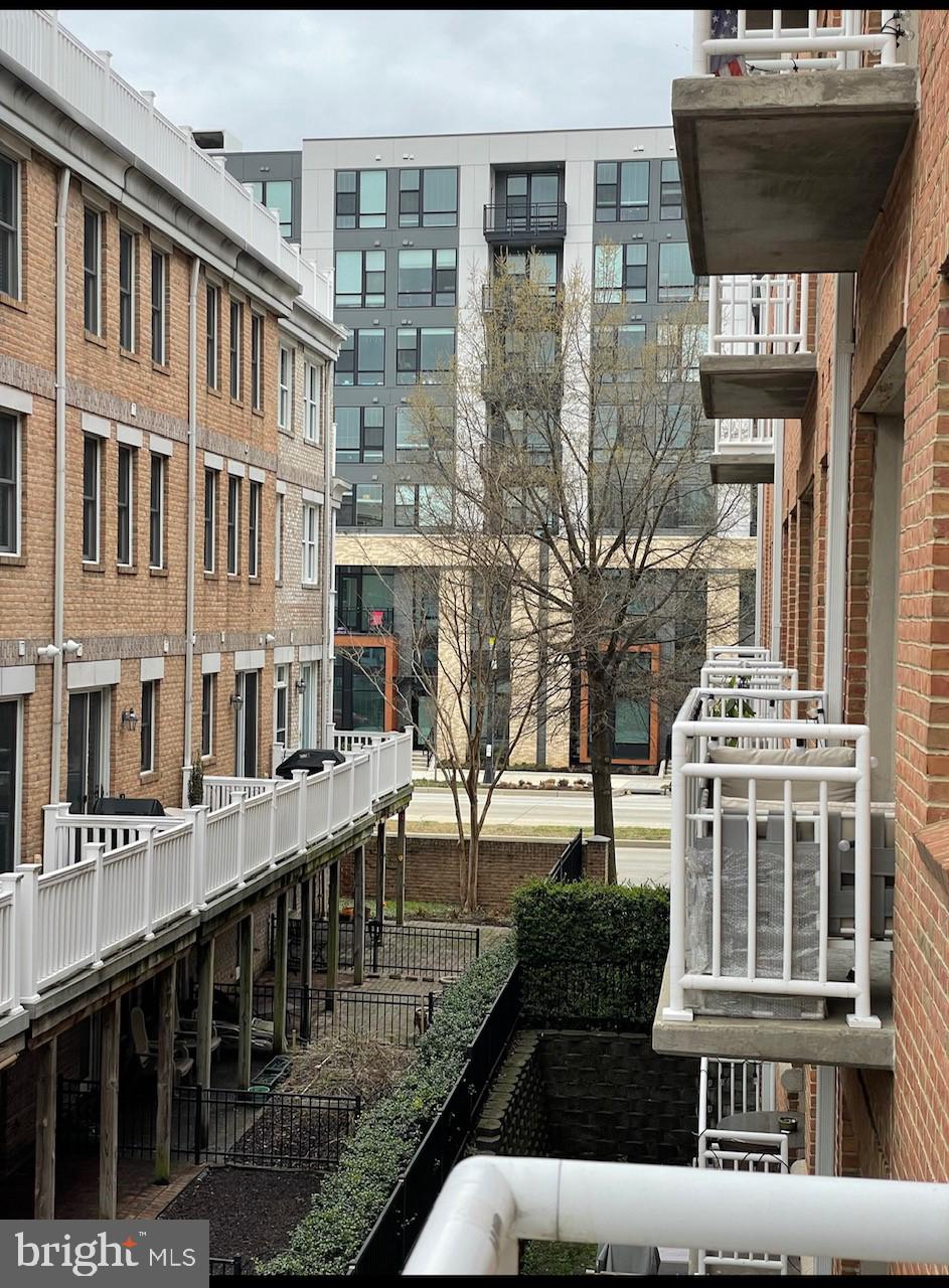 PIERSIDE AT HARBORVIEW - Residential Lease