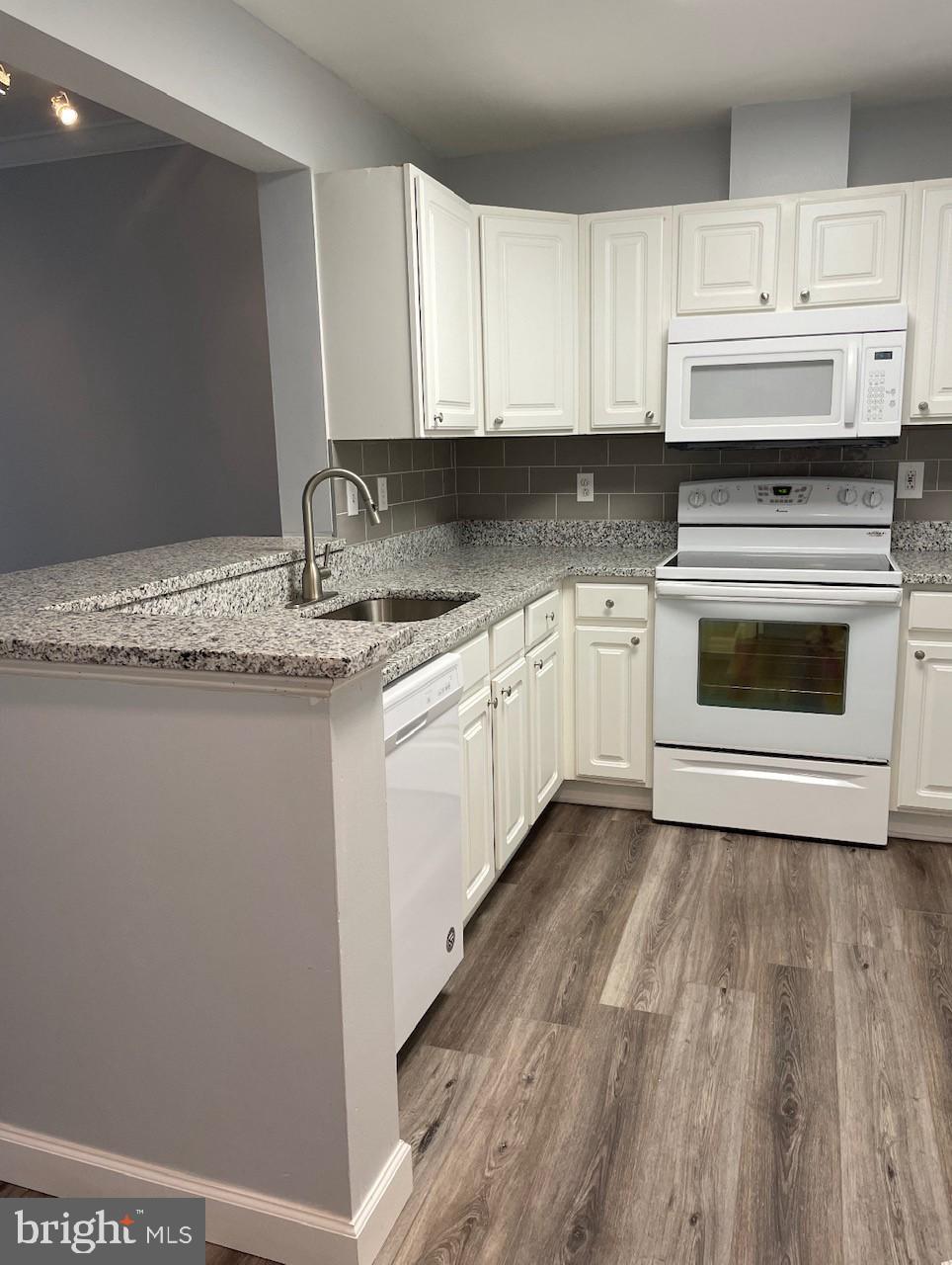 PIERSIDE AT HARBORVIEW - Residential Lease
