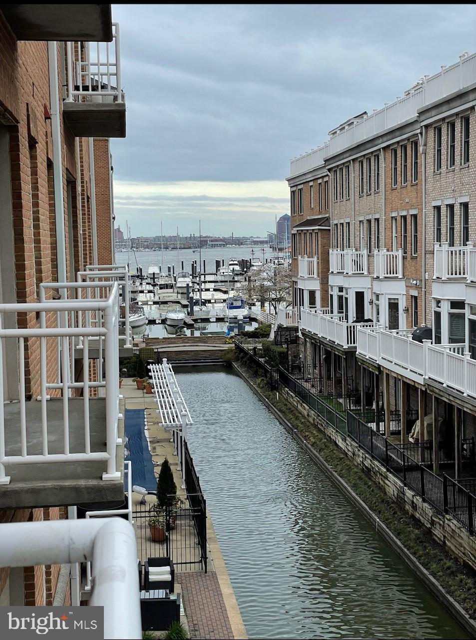 PIERSIDE AT HARBORVIEW - Residential Lease