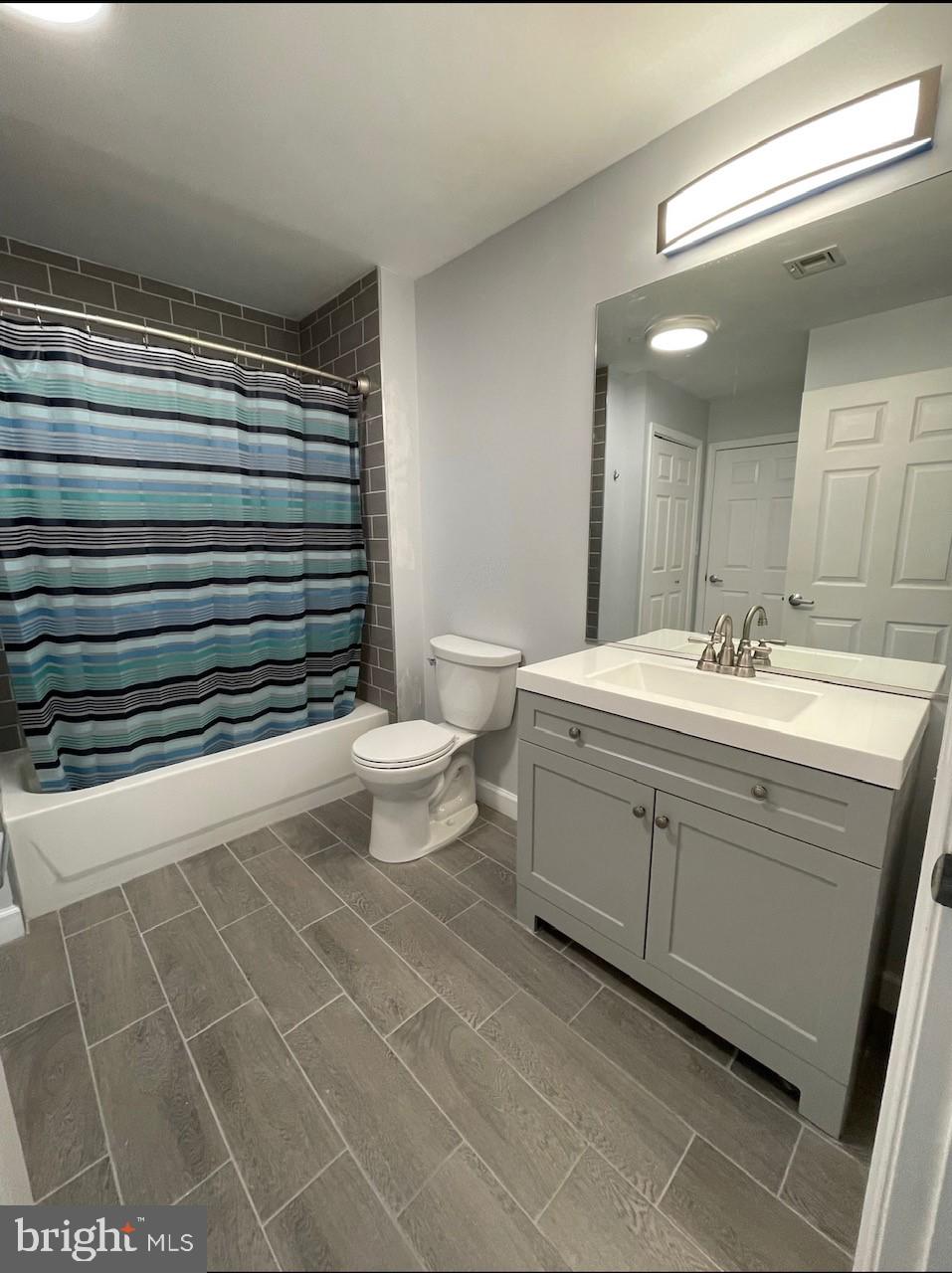 PIERSIDE AT HARBORVIEW - Residential Lease