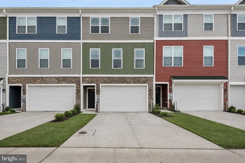 Townhouse For Sale - 7826 Wolf Run Lane<br/> SEVERN, MD 21144