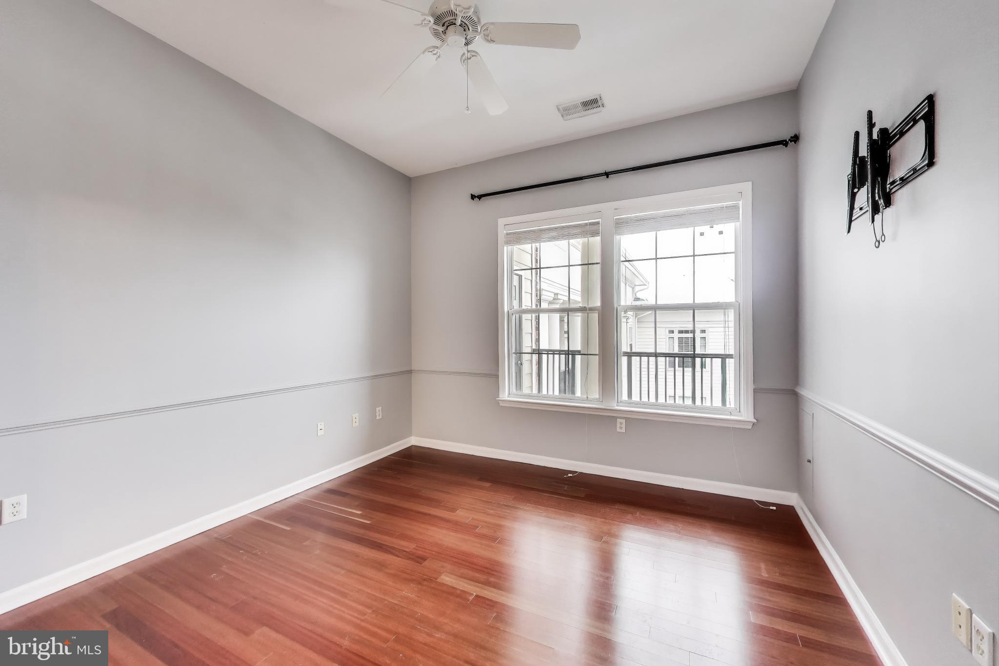 COLONNADE AT KENTLANDS - Residential Lease