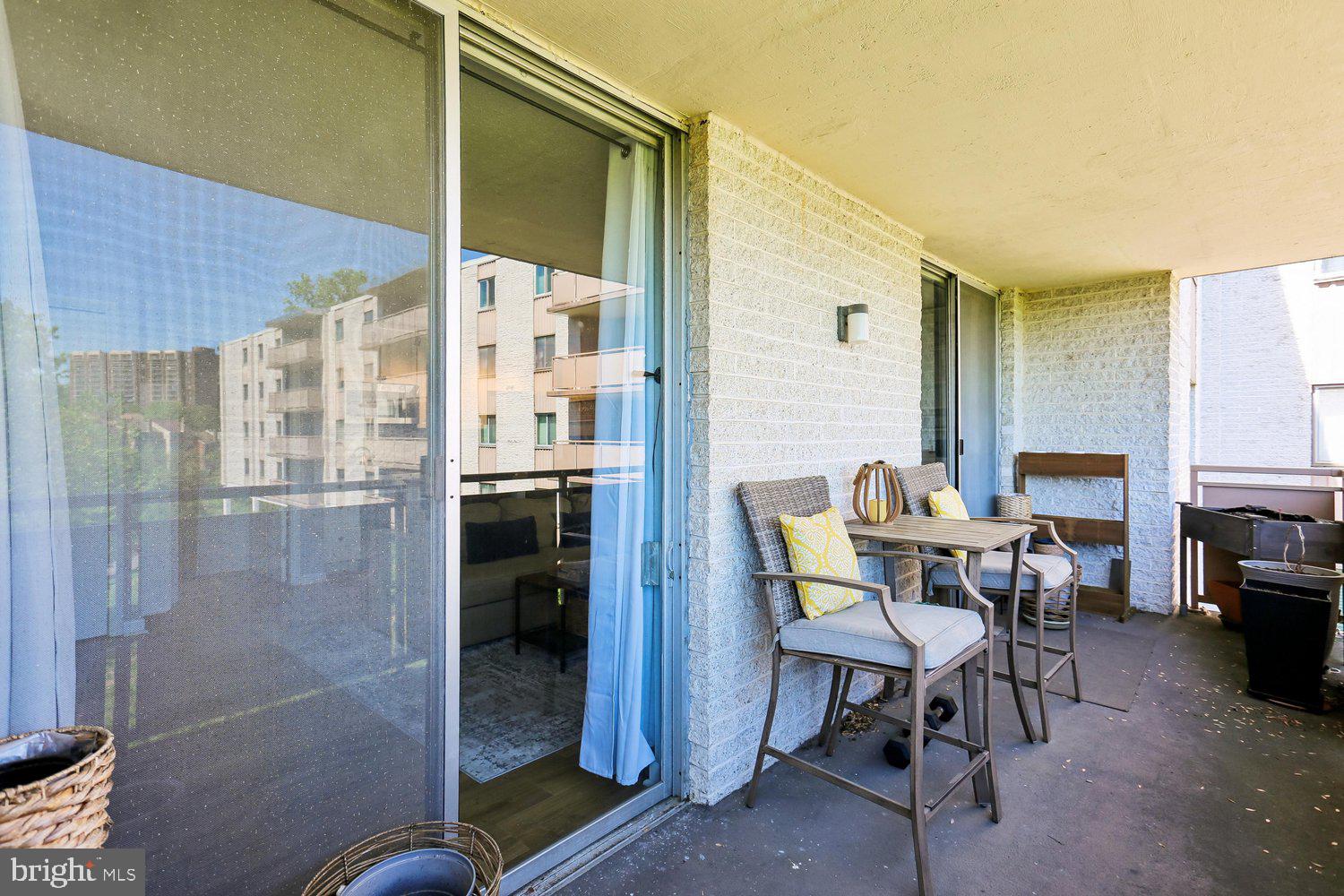 LAKESIDE TERRACE - Residential