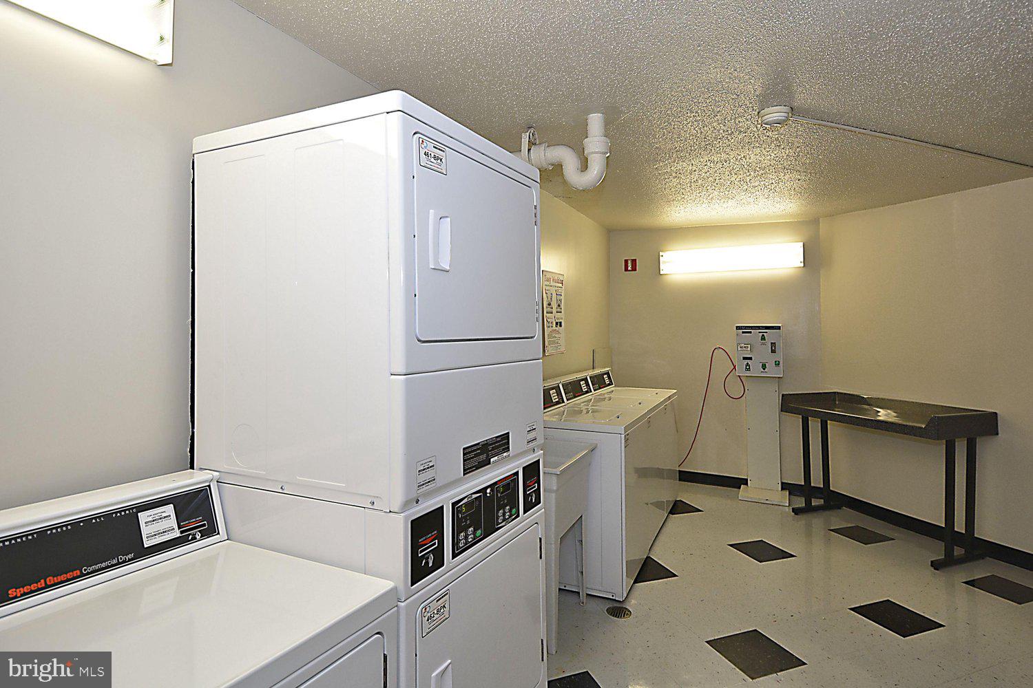 LAKESIDE TERRACE - Residential