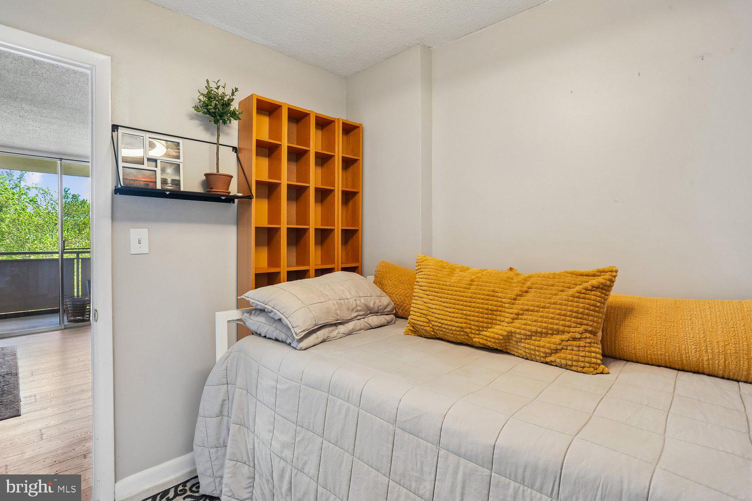 LAKESIDE TERRACE - Residential