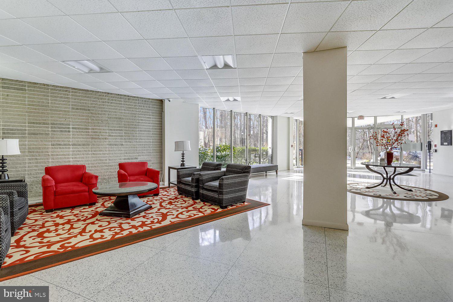 LAKESIDE TERRACE - Residential