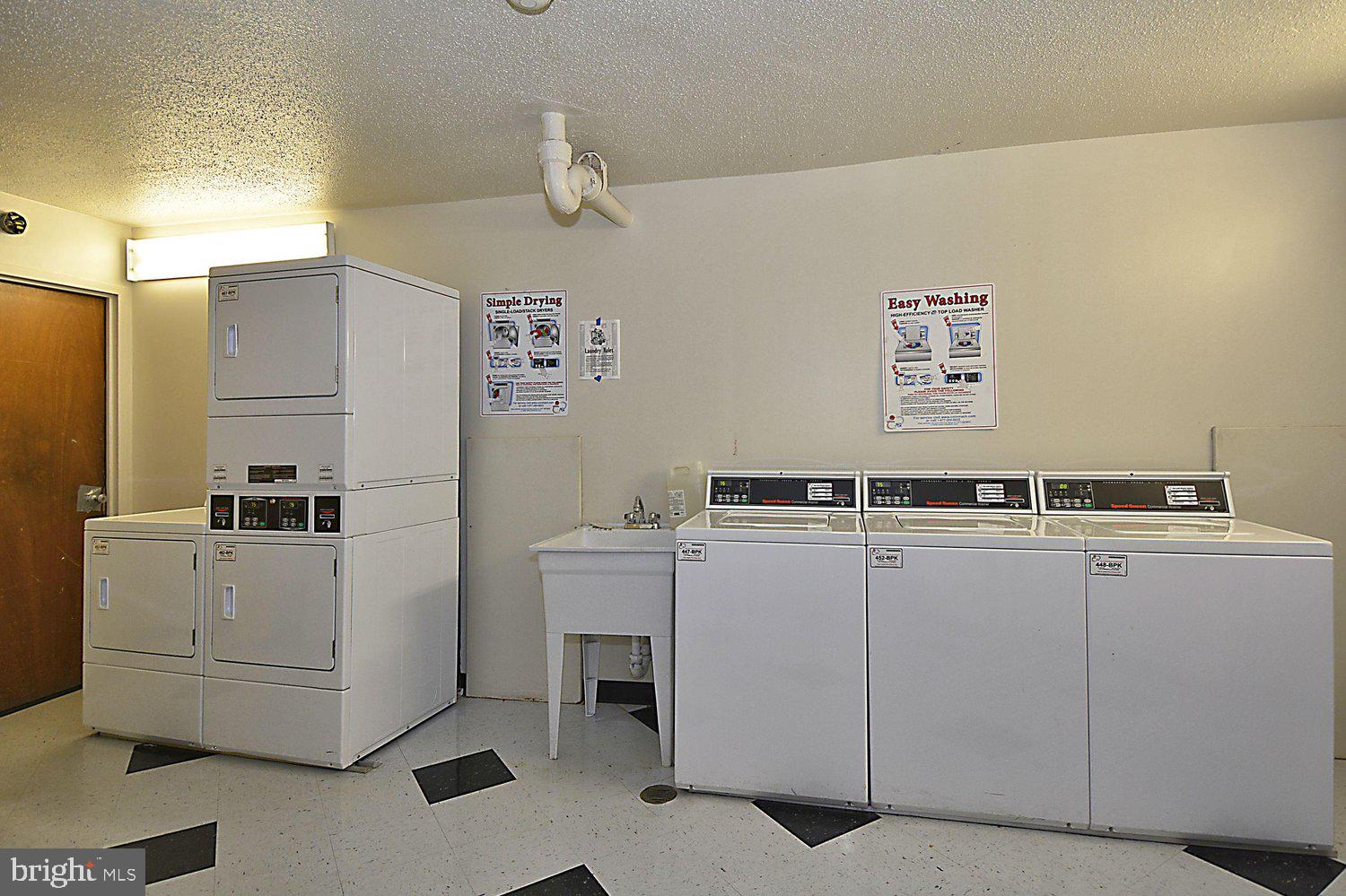 LAKESIDE TERRACE - Residential