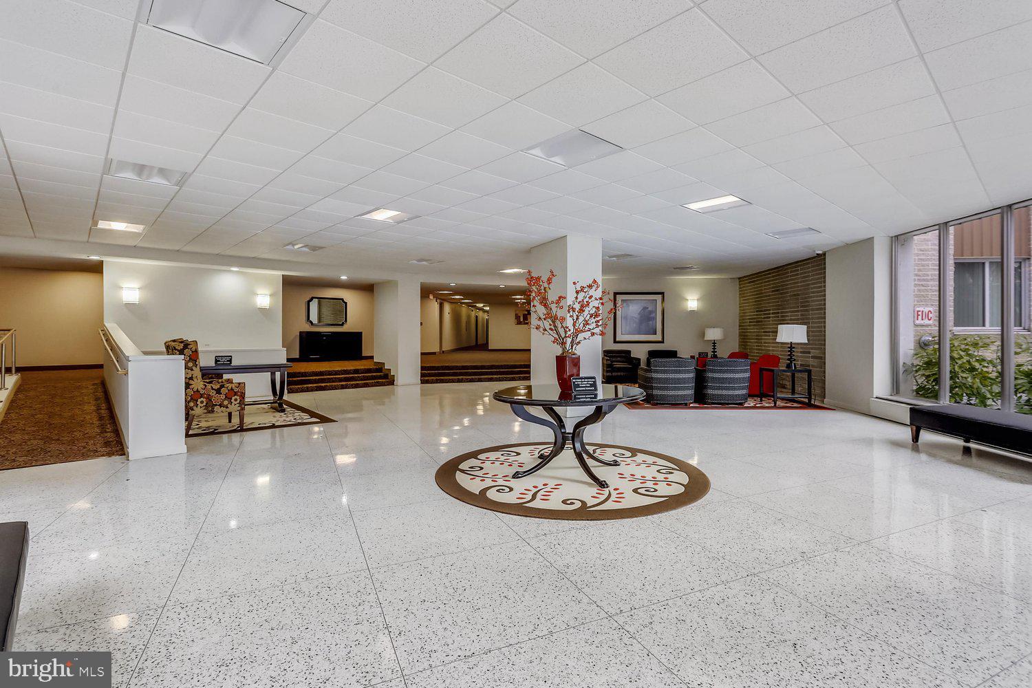 LAKESIDE TERRACE - Residential