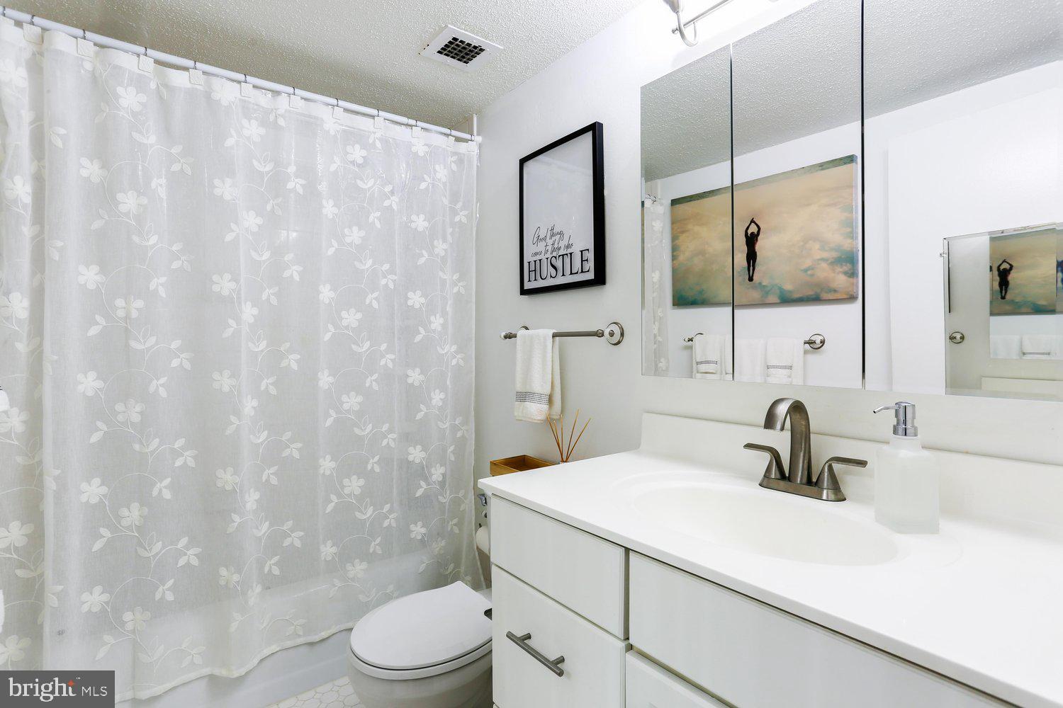 LAKESIDE TERRACE - Residential