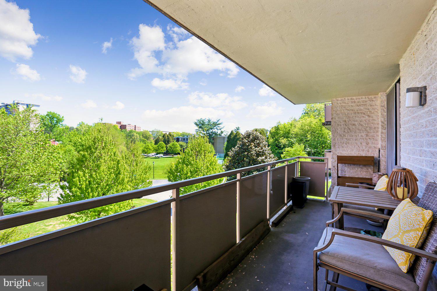 LAKESIDE TERRACE - Residential