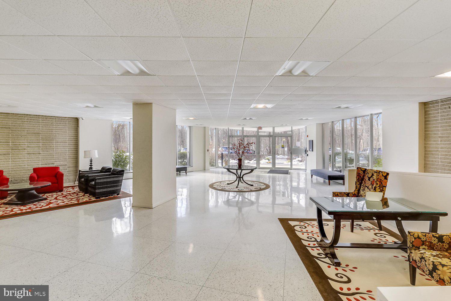 LAKESIDE TERRACE - Residential