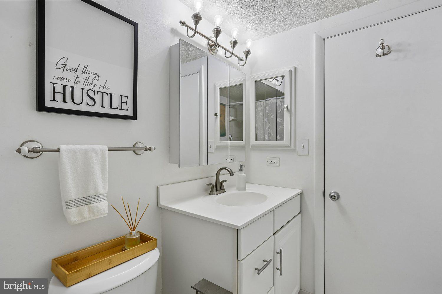 LAKESIDE TERRACE - Residential